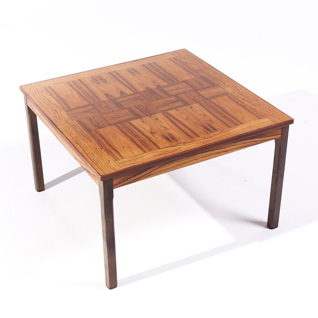 Table d'appoint en palissandre danoise du milieu du siècle en vente 2