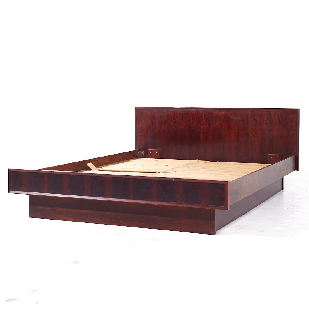 Mid Century Danish Palisander Queen Plattform Bett (Moderne der Mitte des Jahrhunderts) im Angebot