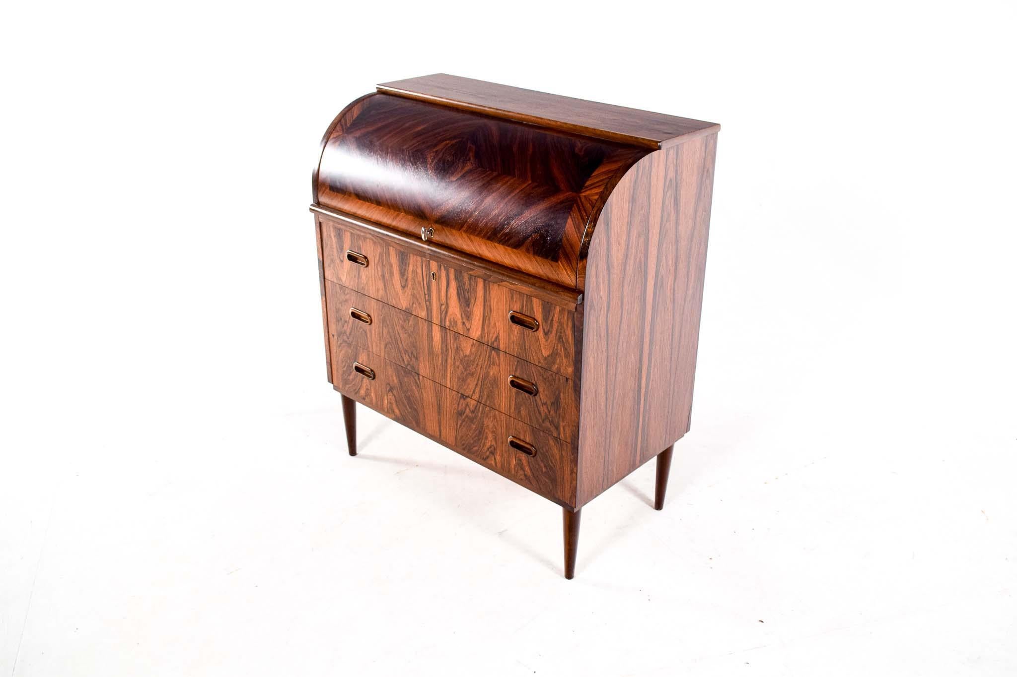 Mid Century Danish Rosewood Roll-top Secretary Desk In Good Condition In Lisboa, Lisboa