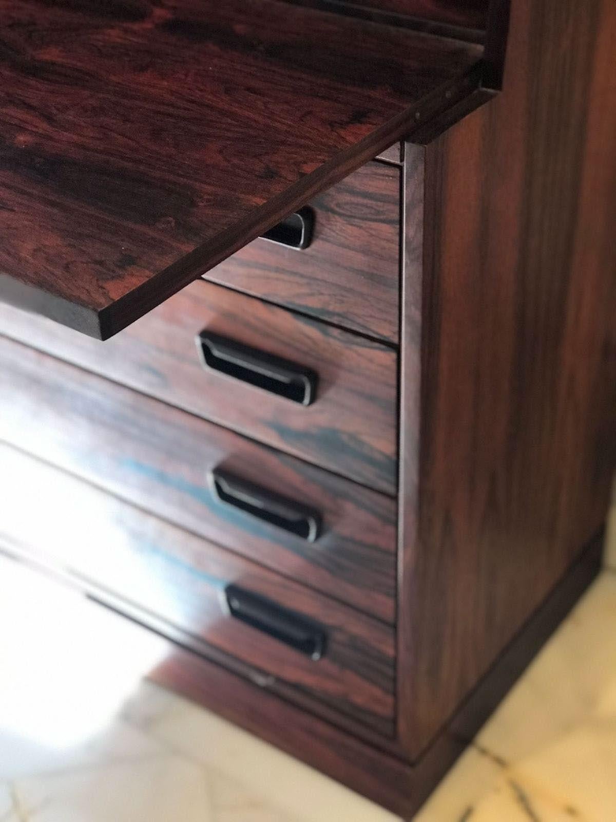 Mid-Century Danish Rosewood Secretaire: A Treasure Trove of Modern Design In Good Condition For Sale In Alcoy, Alicante