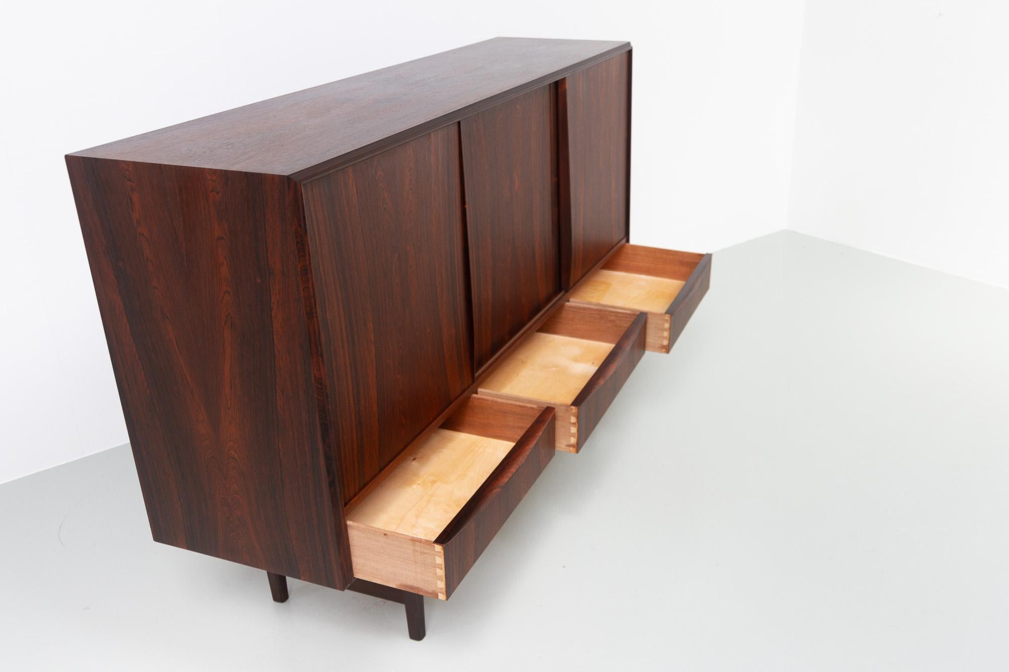 Mid-Century Danish Rosewood Sideboard by E.W. Bach for Sejling Skabe, 1960s. For Sale 4