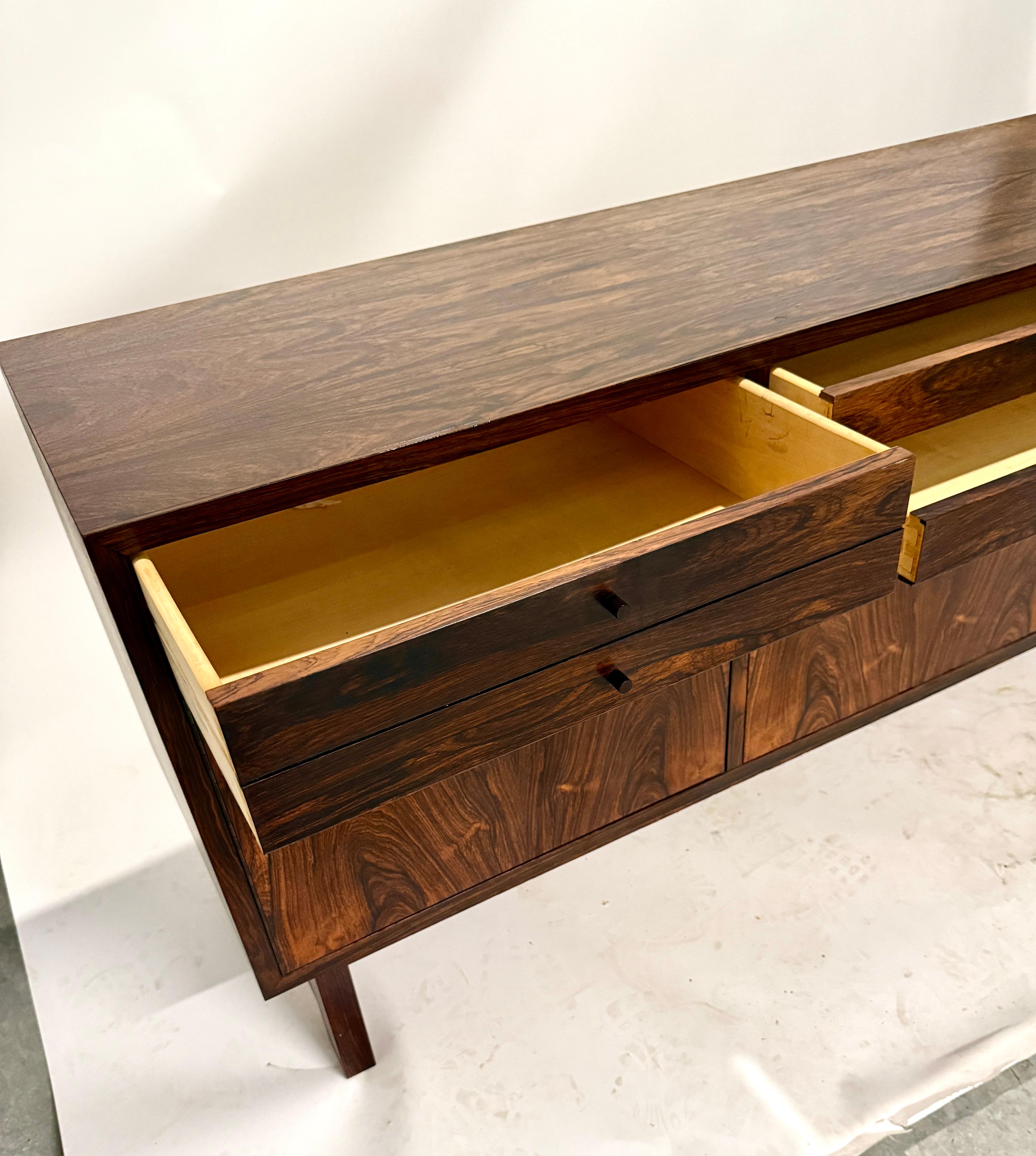 Credenza in palissandro danese di metà secolo di Riis Antonsen in vendita 6