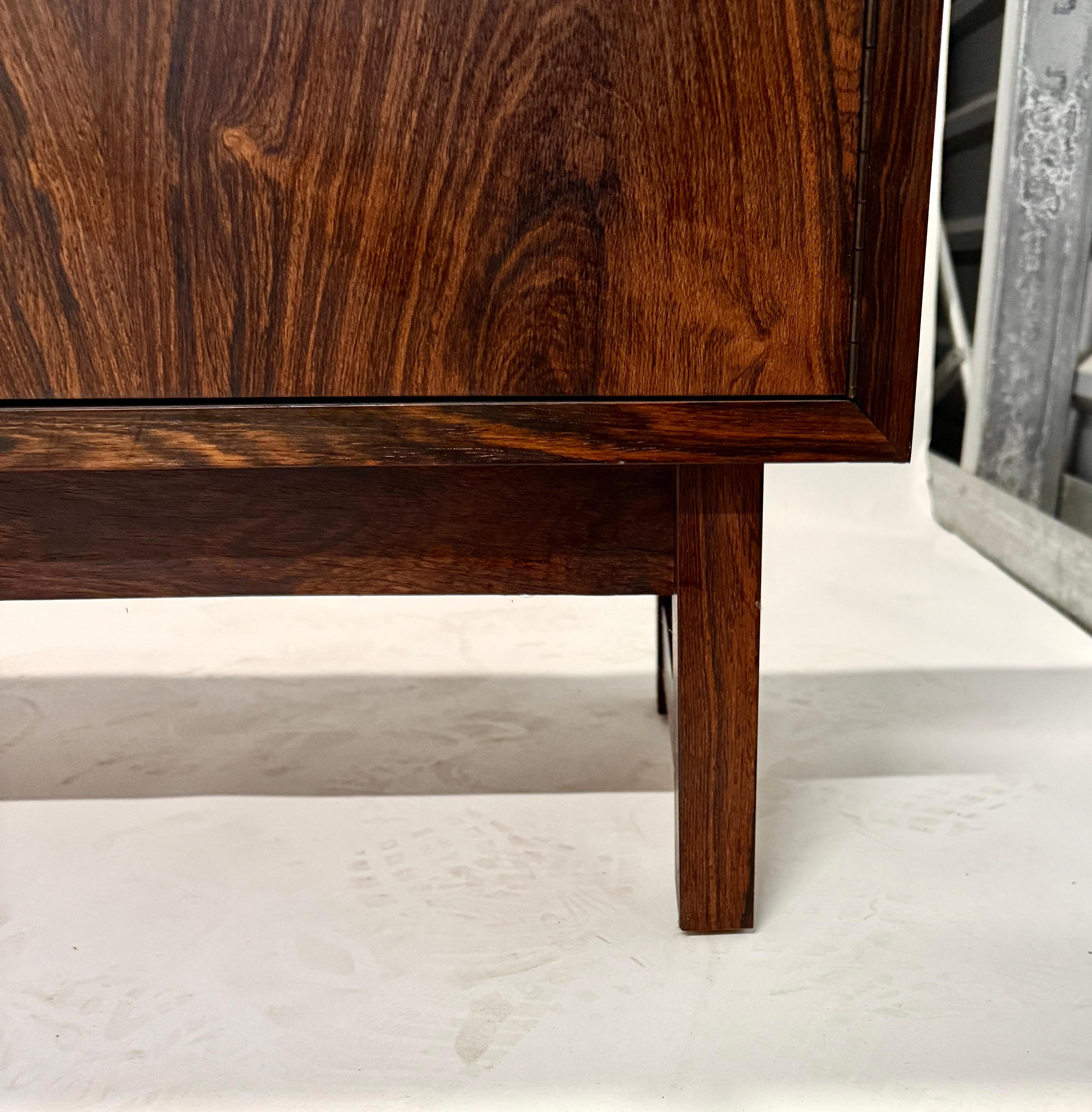 XX secolo Credenza in palissandro danese di metà secolo di Riis Antonsen in vendita