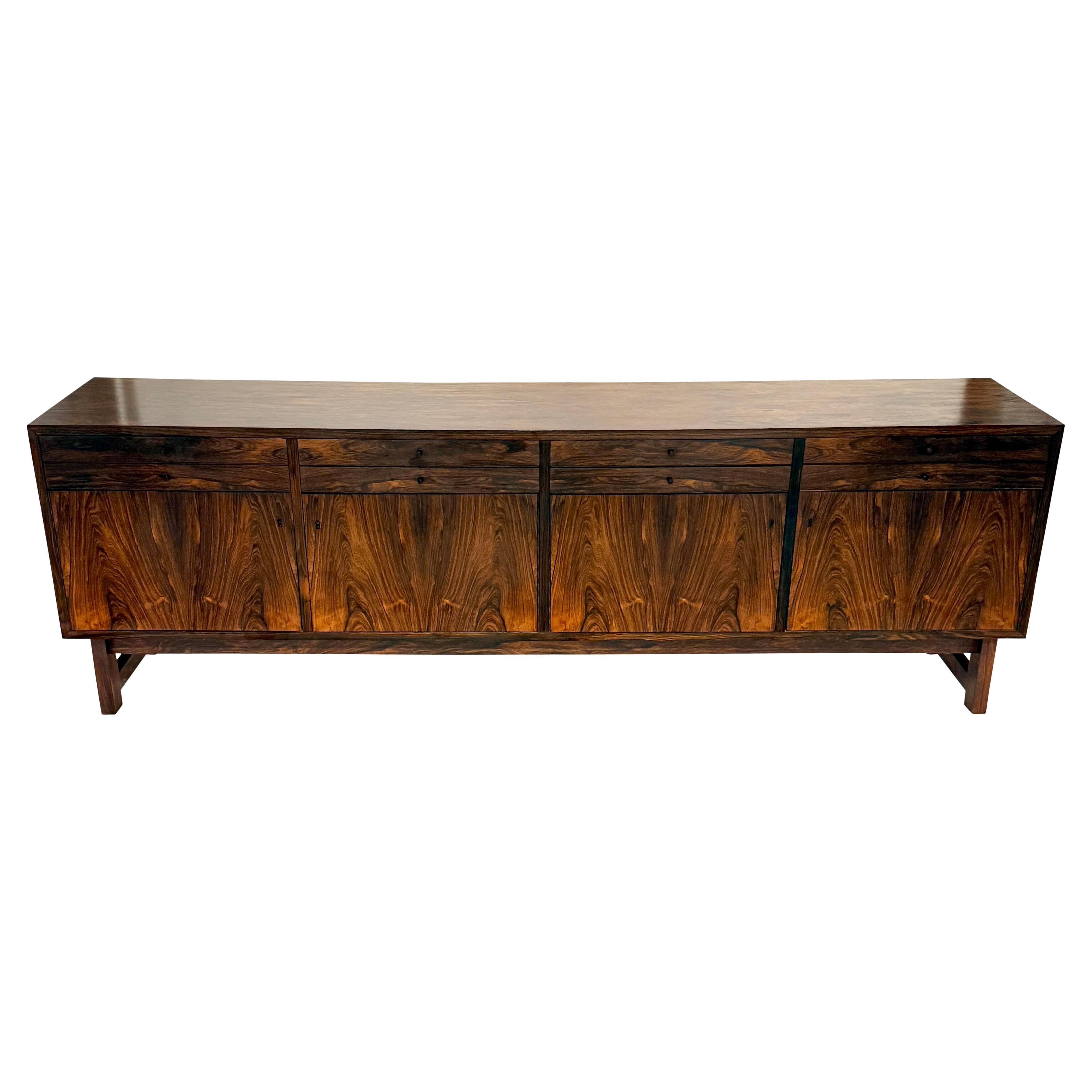 Credenza in palissandro danese di metà secolo di Riis Antonsen in vendita
