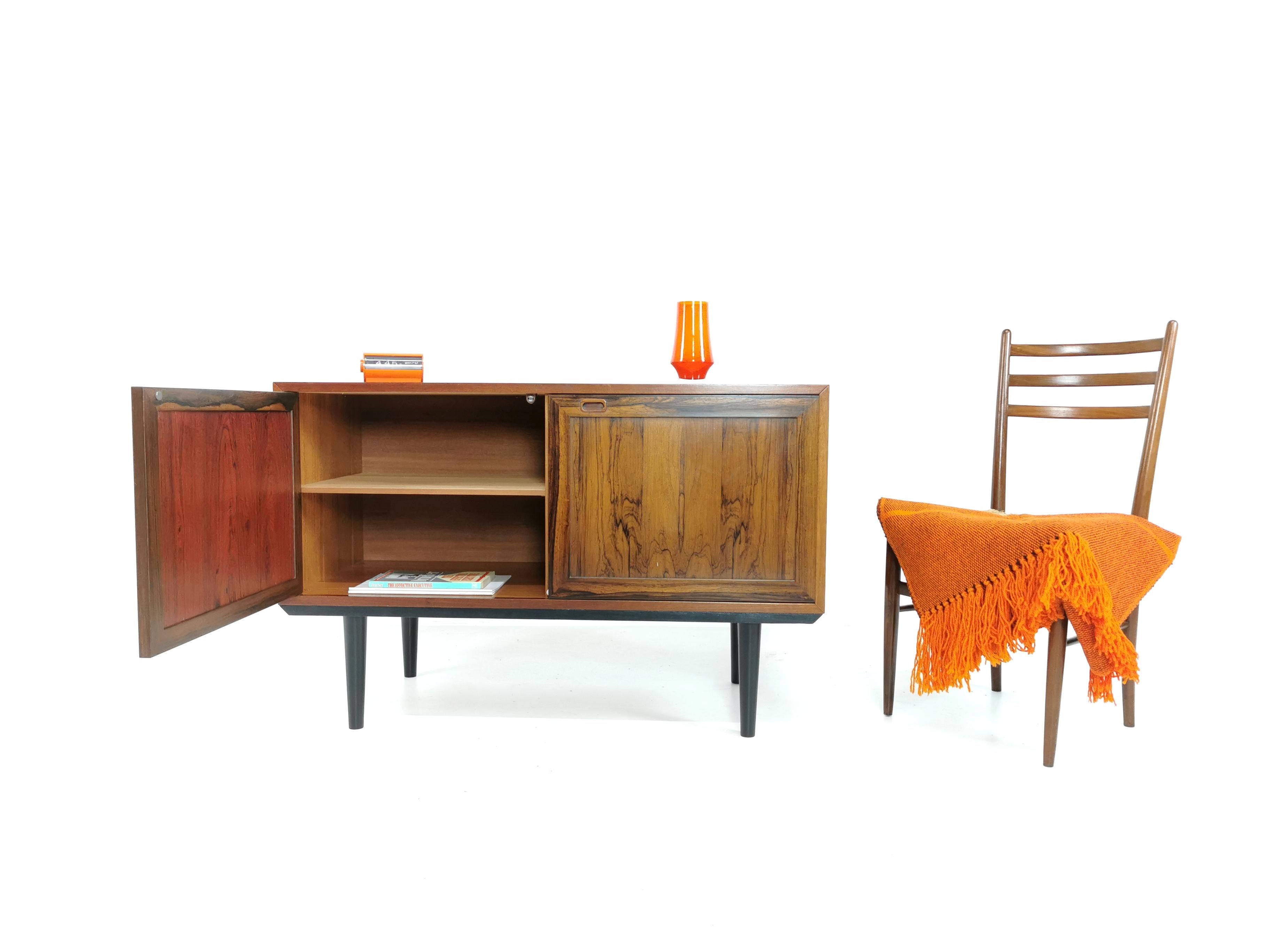 Danish Rosewood Sideboard / Cabinet.

A high-quality cabinet which can also be used as a compact sideboard. 

Made in Denmark, circa 1960s - 1970s.

Rosewood has rich colouring and pronounced grain. Raised on ebonised timber legs.