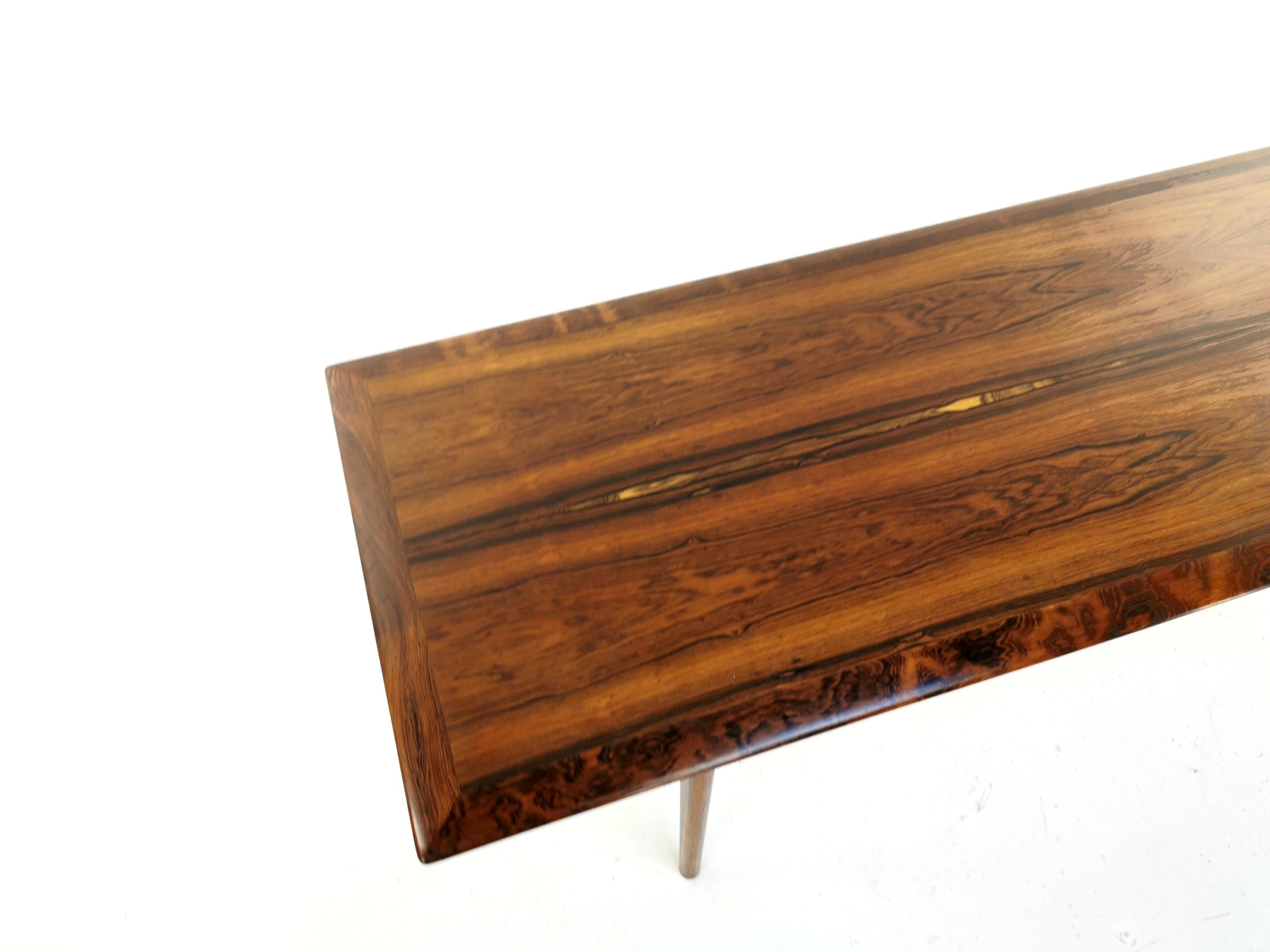 Solid rosewood coffee table produced by Silkeborg Møbelfabrik of Denmark, in the 1960s.

Very desirable table with sculptural design.

Completely original and a very well cared for example.

Dimensions (cm): 166 W x 56 D x 50 H. 

Condition: