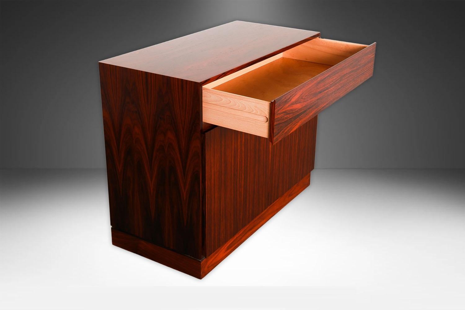Mid-Century moderno Credenza a due ante in palissandro danese del metà secolo Arne Wahl Iversen in vendita