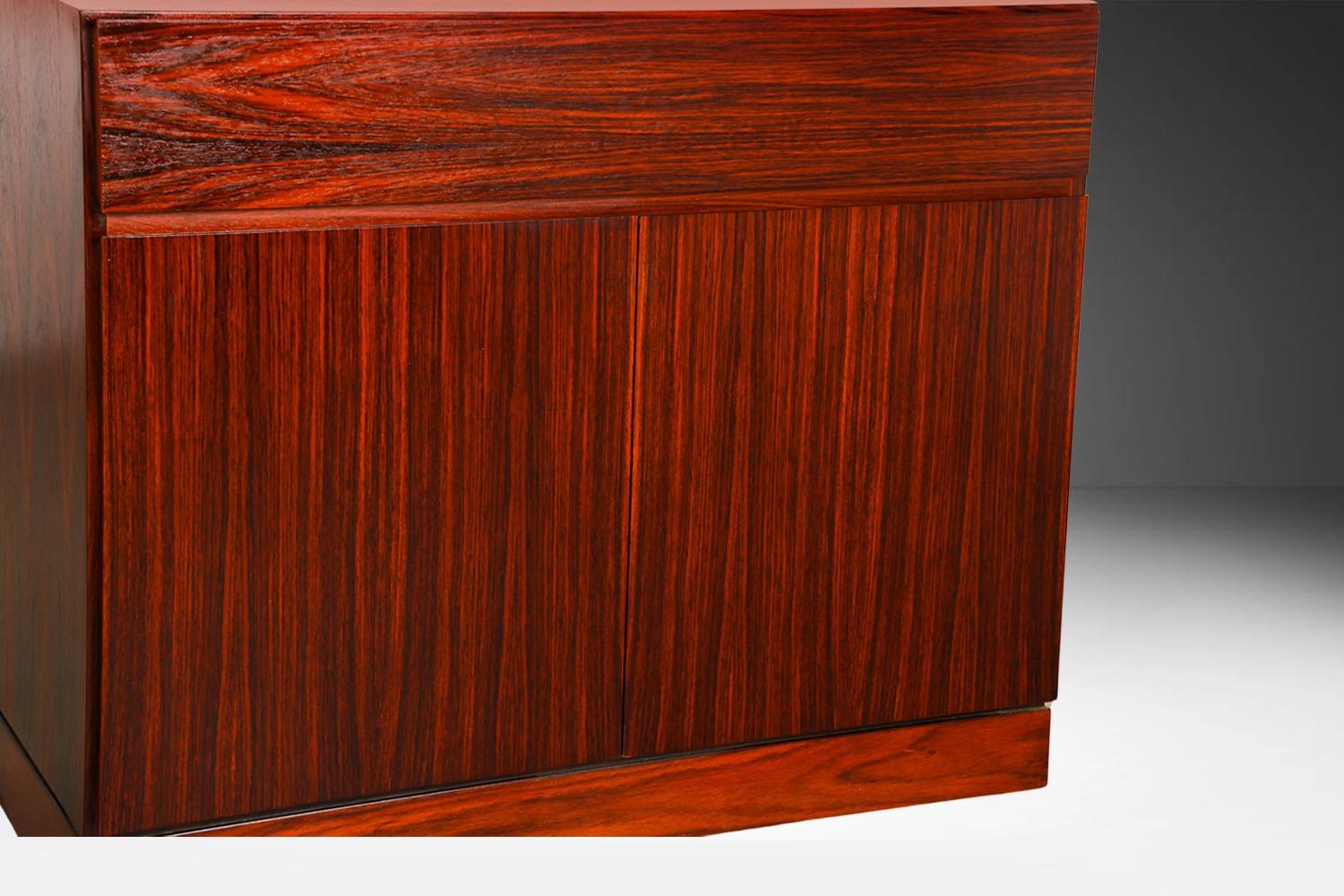 Metà XX secolo Credenza a due ante in palissandro danese del metà secolo Arne Wahl Iversen in vendita
