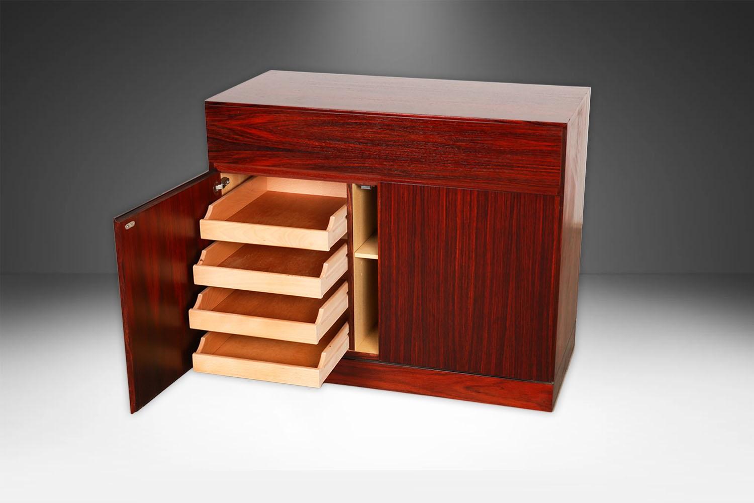 Credenza a due ante in palissandro danese del metà secolo Arne Wahl Iversen in vendita 1