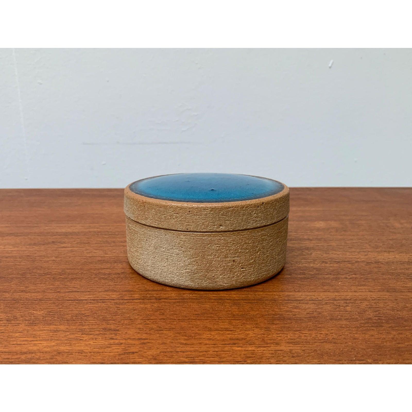 Caja redonda de cerámica danesa de mediados de siglo de L. Hjorth para Hjorth Pottery, años 60 Moderno de mediados de siglo en venta