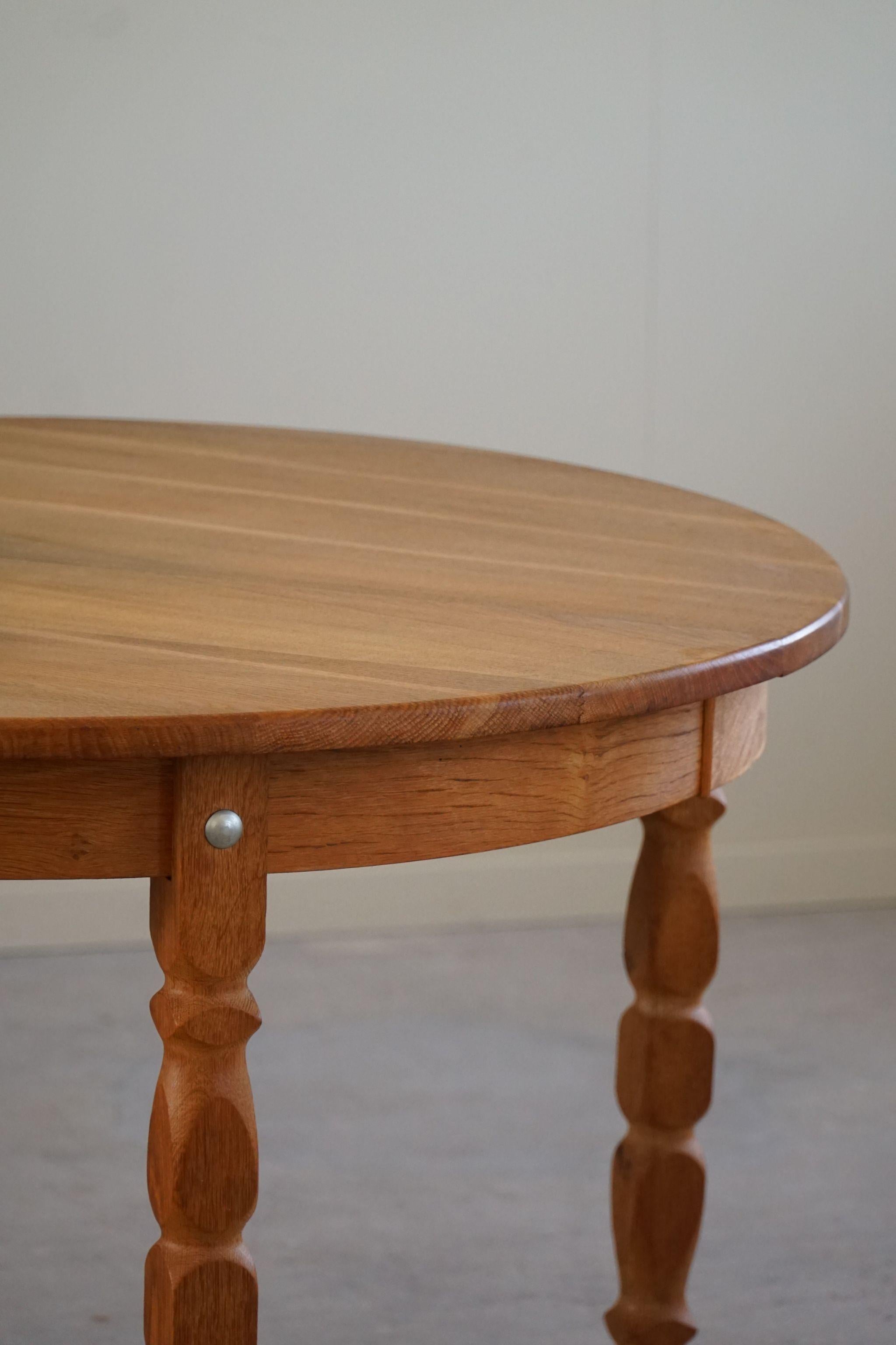 Mid-Century Danish Round Dining Table in Solid Oak with Two Extensions, 1960s For Sale 5