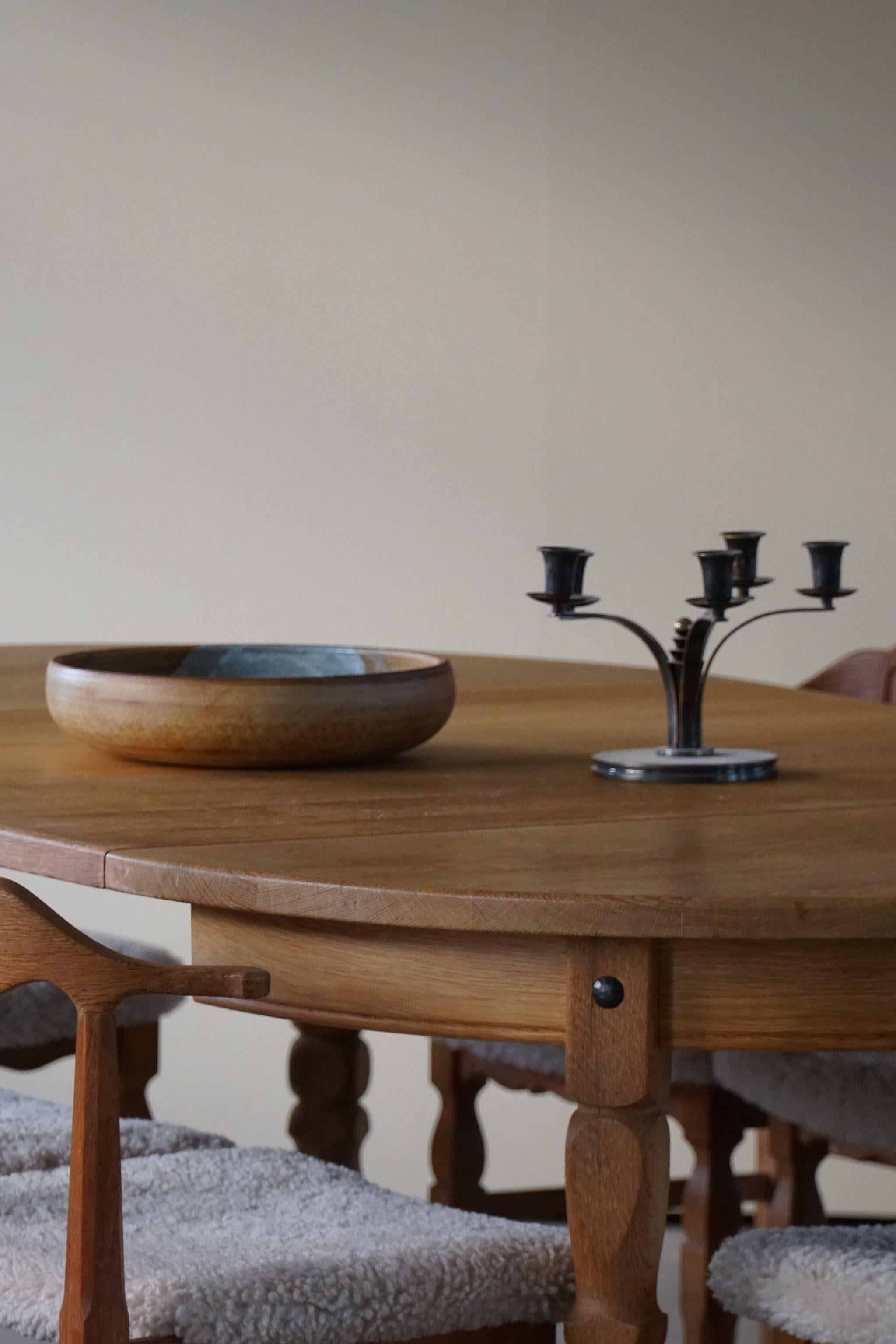 Mid-Century Danish Round Dining Table in Solid Oak with Two Extensions, 1960s 7