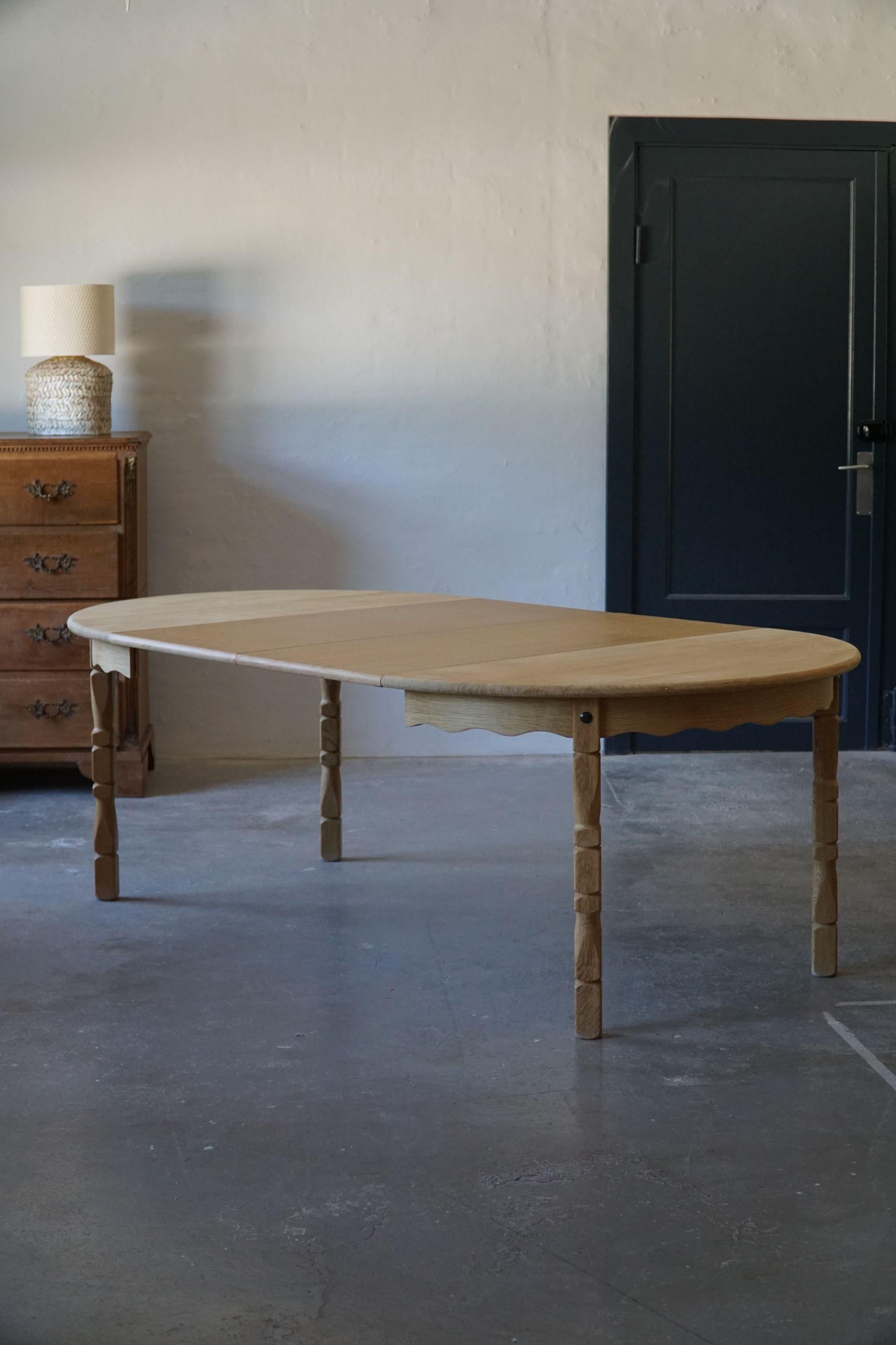 Mid Century Danish Round Dining Table in Solid Oak with Two Extensions, 1960s 1