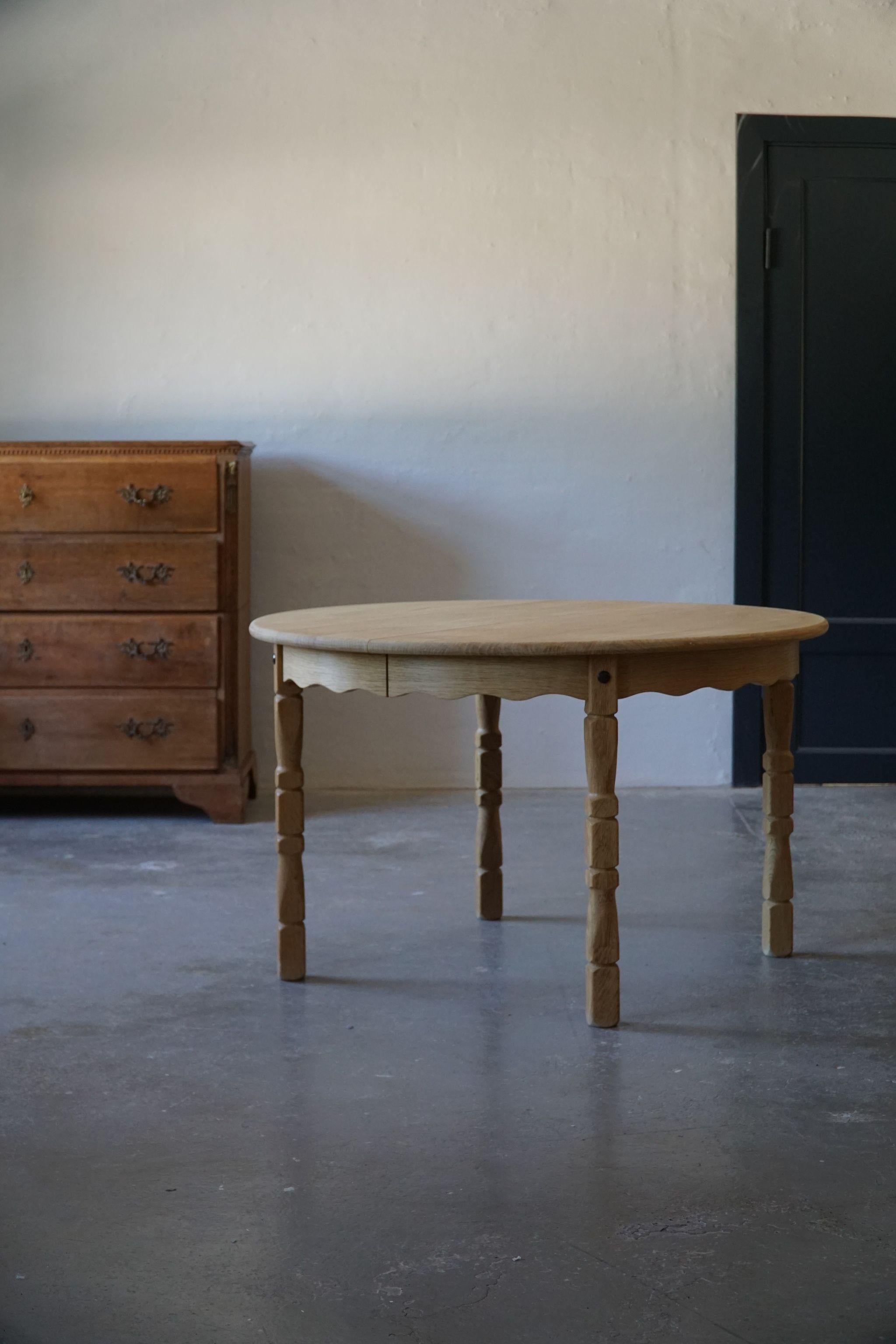 Mid Century Danish Round Dining Table in Solid Oak with Two Extensions, 1960s 4