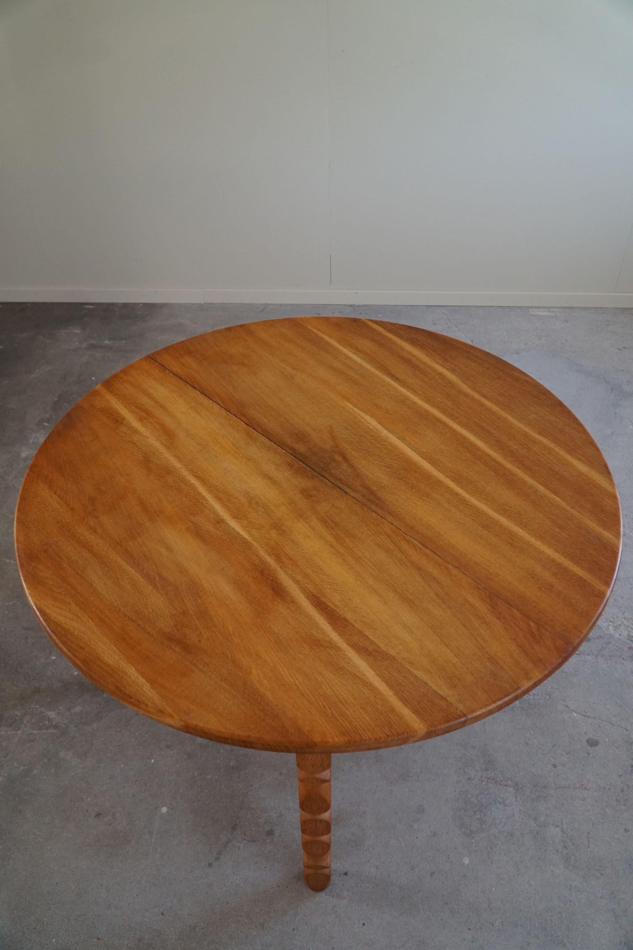 Mid-Century Danish Round Dining Table in Solid Oak with Two Extensions, 1960s For Sale 4