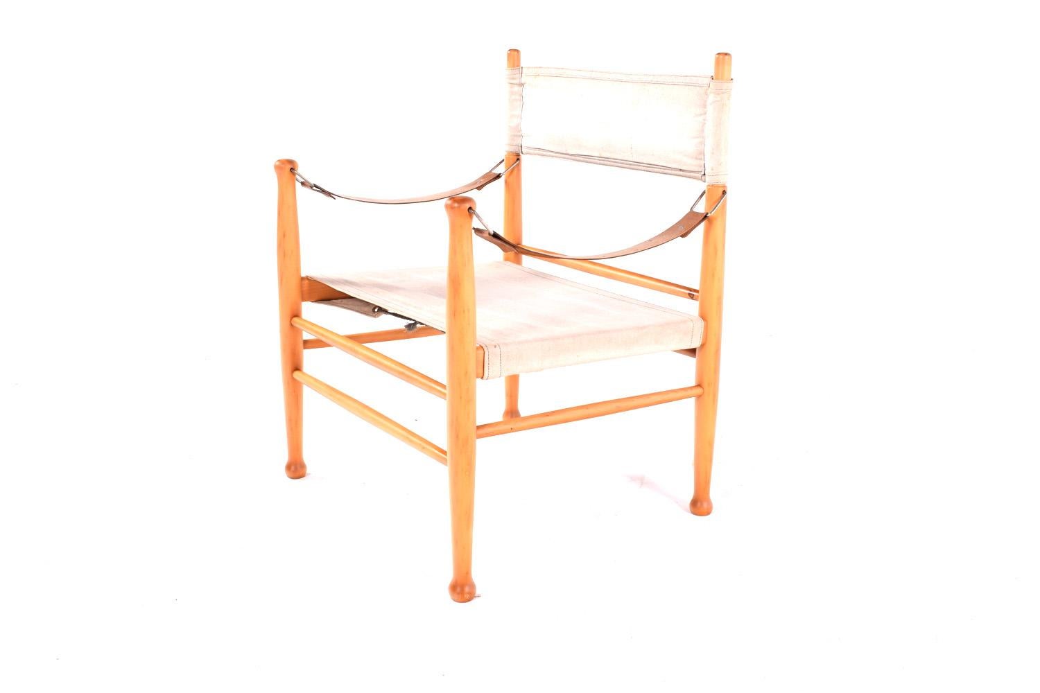 One wonderful vintage 1960s safari chair, made by Danish manufacturer Farstrup stole. The chair is made of wood, with canvas upholstery. Leather armrest.
 