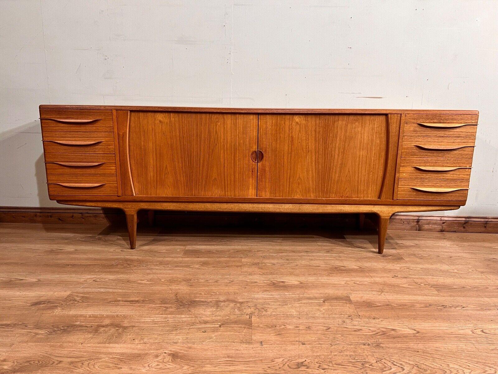 Credenza danese del metà secolo di Johannes Anderson Server anni '60 in teak in vendita 11