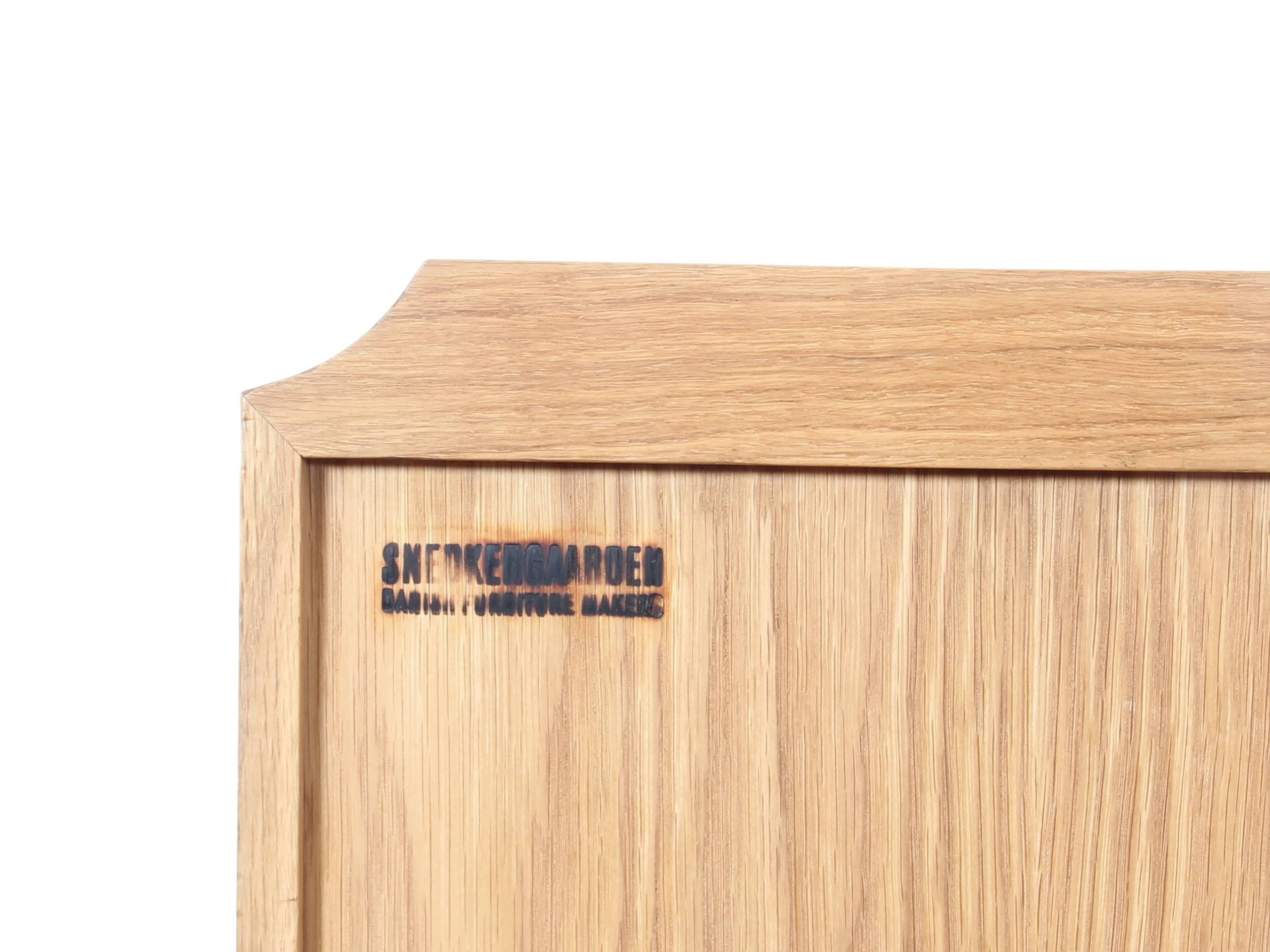Credenza danese del Medioevo Modello AV01 di Arne Vodder in vendita 4
