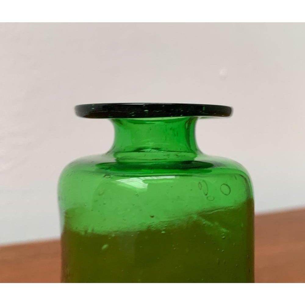 Vaso in vetro a bottiglia danese di metà secolo, anni '60, in ottime condizioni. Progettato dal 1960 al 1969.

Informazioni aggiuntive:
Materiali: Vetro
Stile: Medioevo Moderno
Paese di origine: Danimarca
Colore: verde
Tipo di articolo: Vintage,