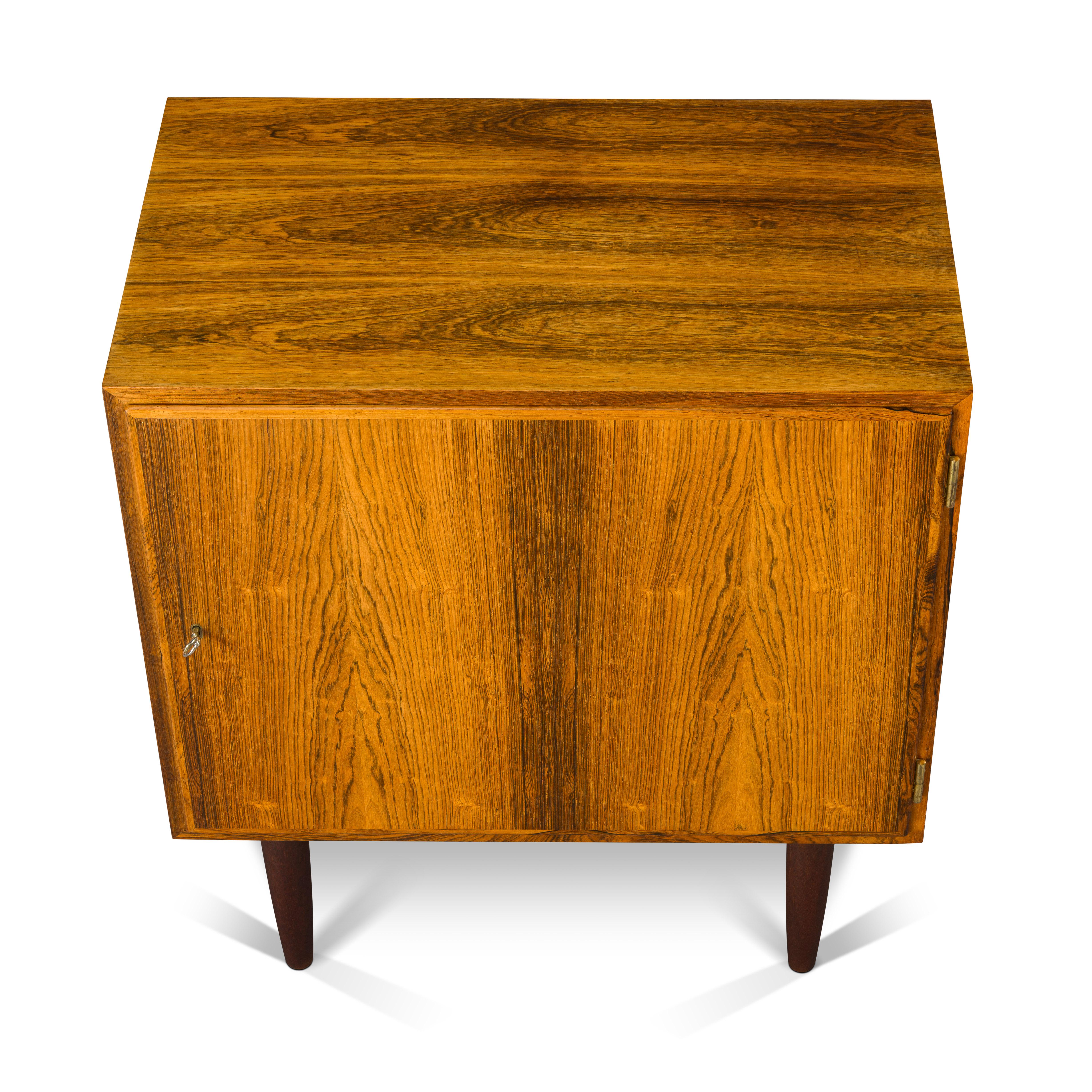 Midcentury Danish Small One Door Rosewood Sideboard by Carlo Jensen for Hundev In Good Condition In Elshout, NL