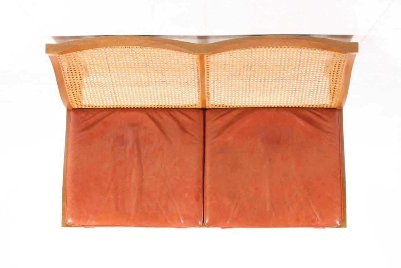 Dänisches Sofa aus der Mitte des Jahrhunderts von Rud Thygesen aus Mahagoni, französischem Schilfrohr und Leder im Angebot 2