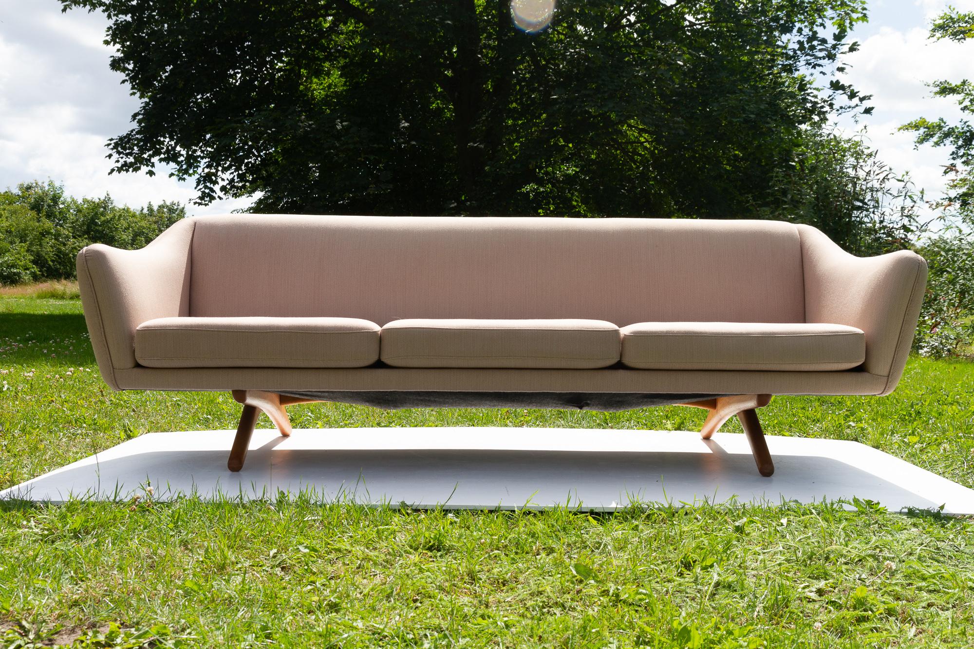 Mid-Century Danish Sofa Model ML 140 by Illum Wikkelsø, 1960s For Sale 7