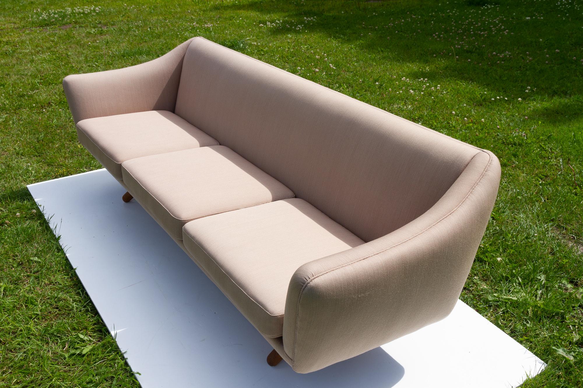 Mid-Century Danish Sofa Model ML 140 by Illum Wikkelsø, 1960s For Sale 9