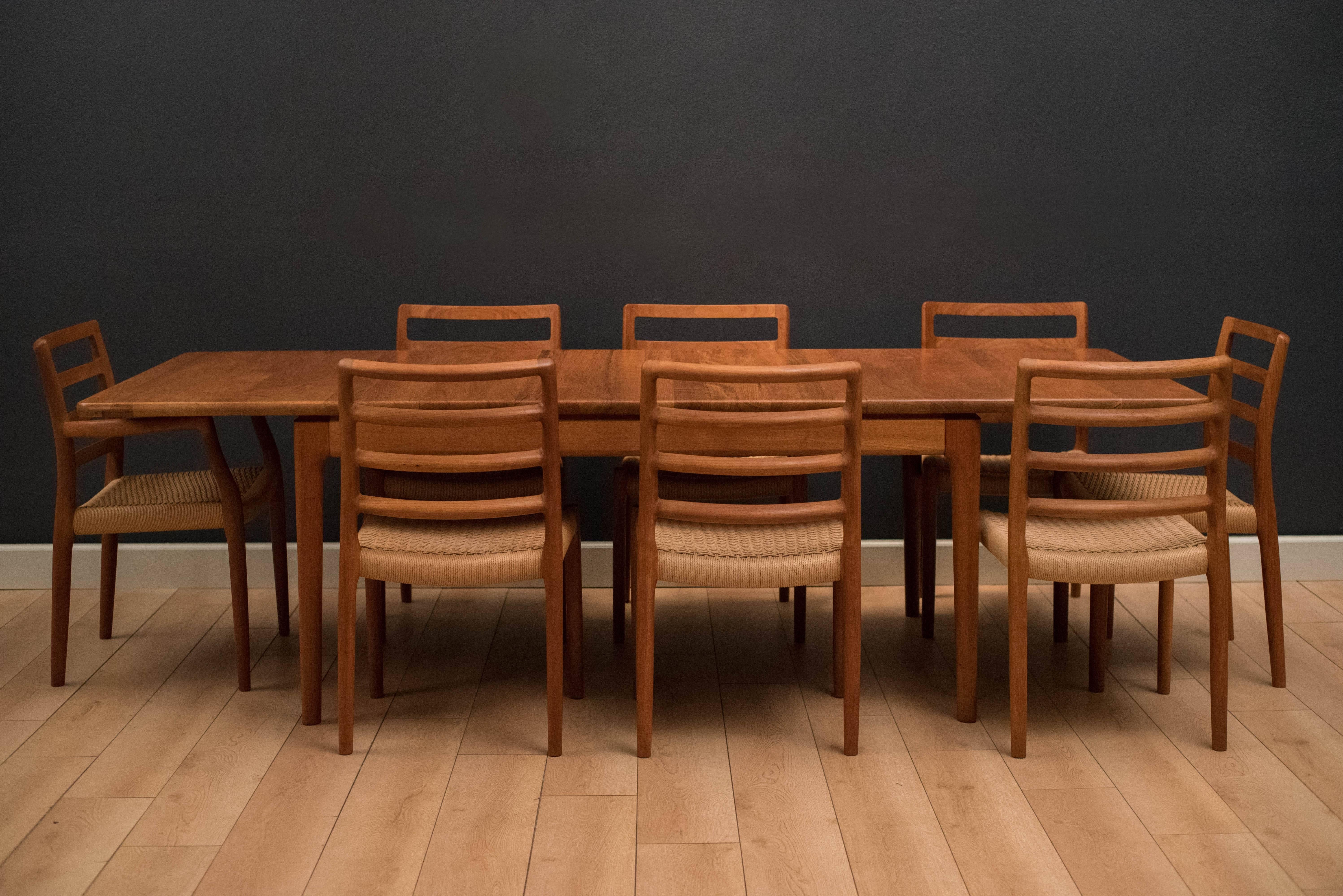 Mid-century Danish teak dining table by Glostrup Mobelfabrik. This piece is made of solid planked teak and can easily expand with one or two additional leaves that cleverly store underneath table.

Dimensions: 99