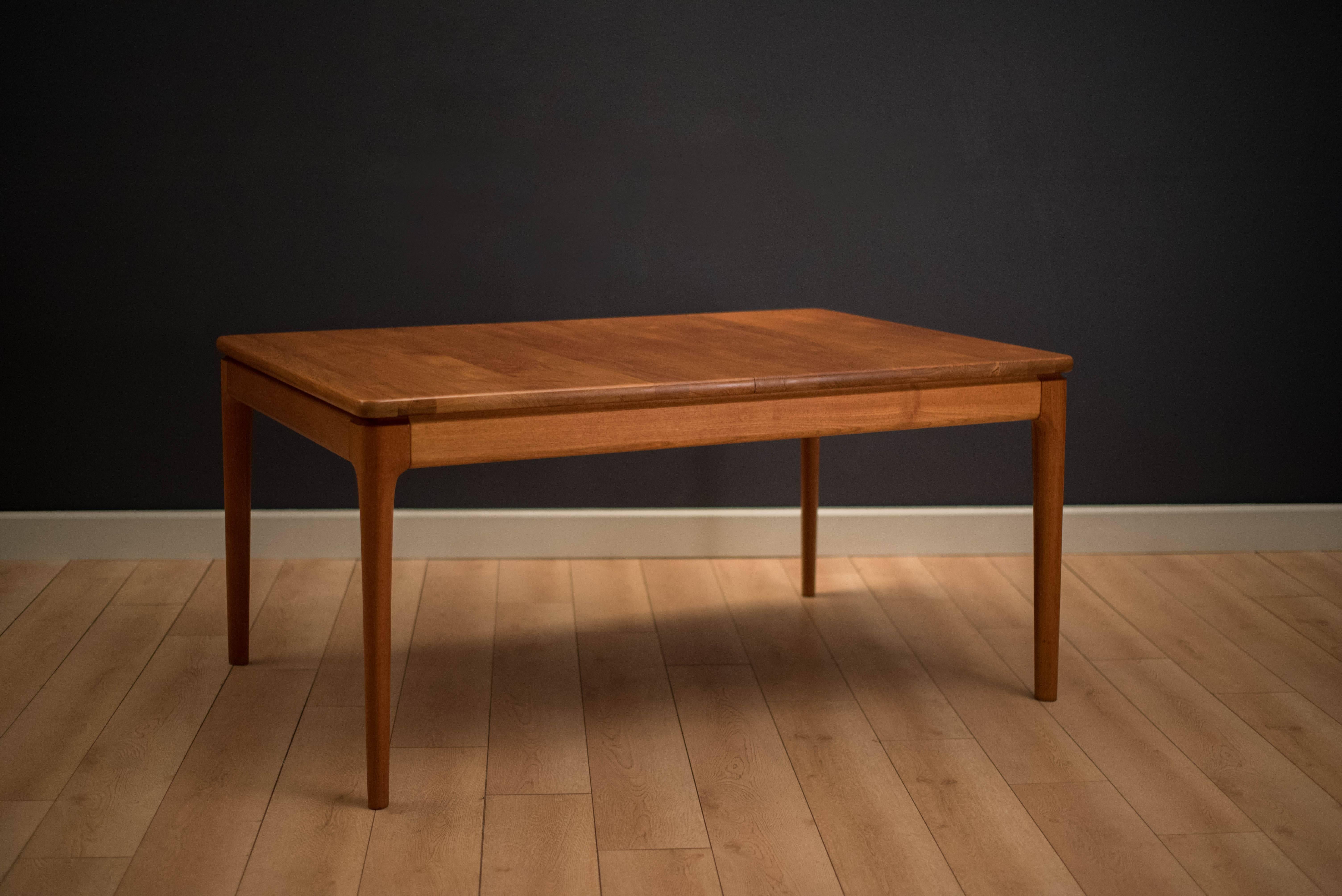 Mid Century Danish Solid Teak Dining Table In Good Condition In San Jose, CA