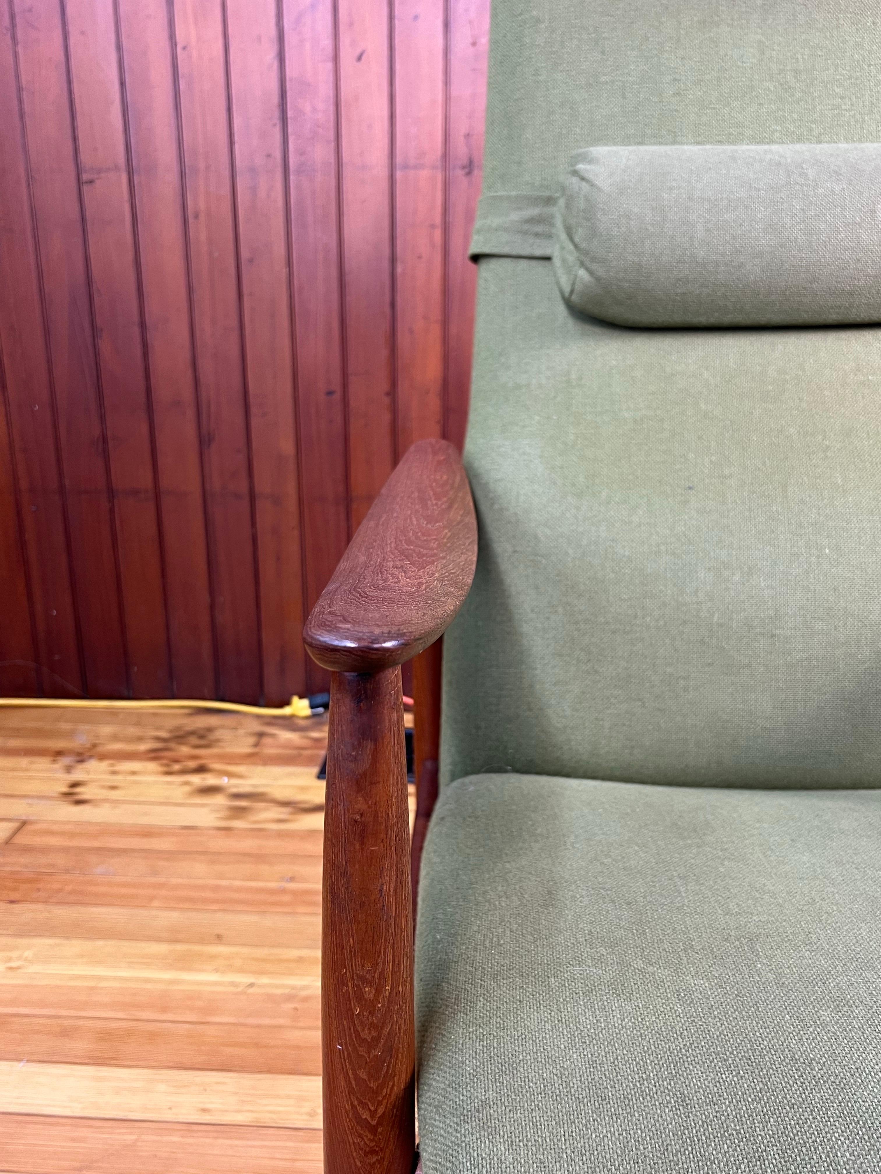 Mid Century Danish Massiv Teak Hochlehner Sessel (Mitte des 20. Jahrhunderts) im Angebot
