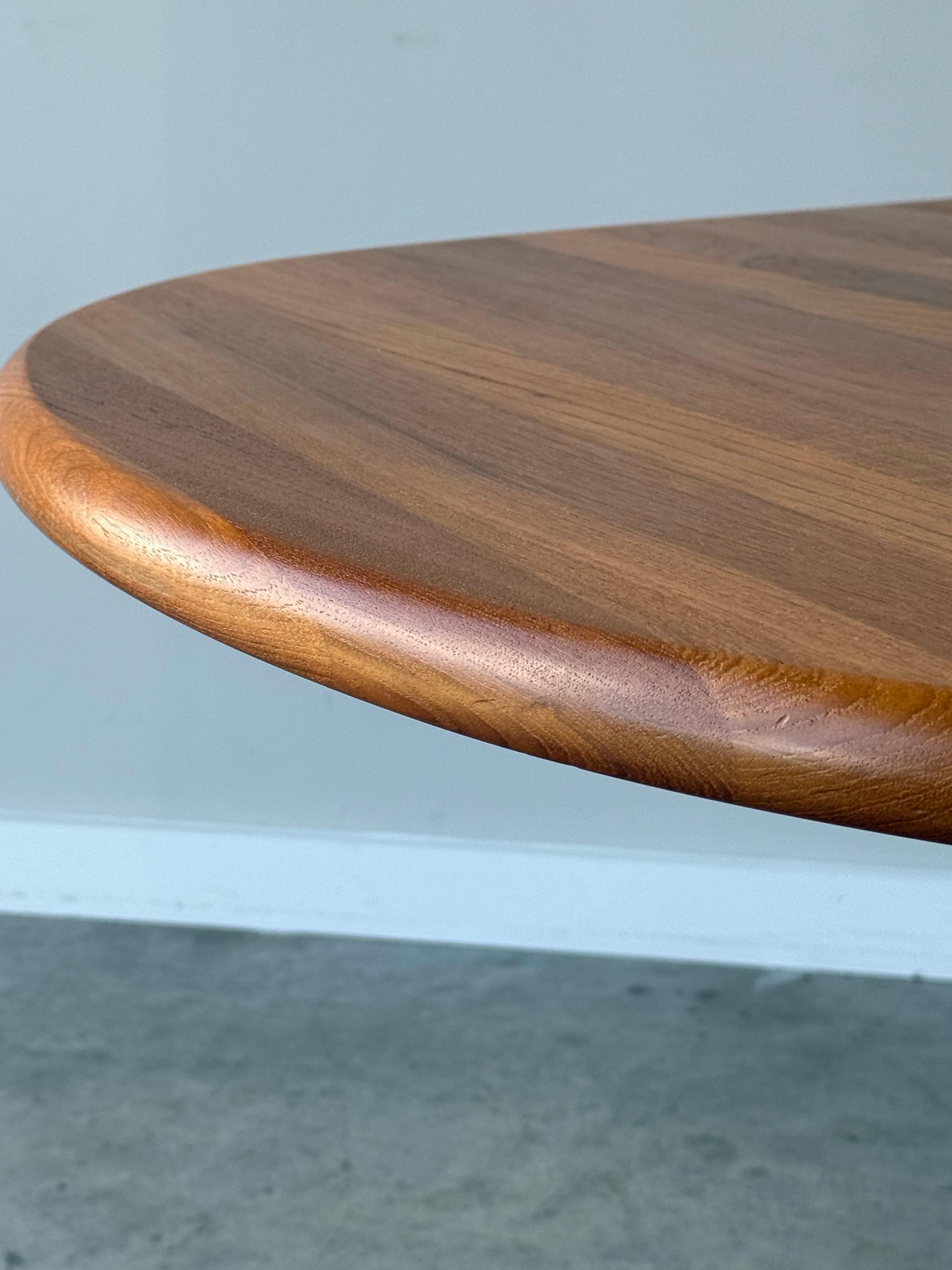 Mid-Century Danish Solid Teak Oval Dining Table In Good Condition For Sale In Raleigh, NC