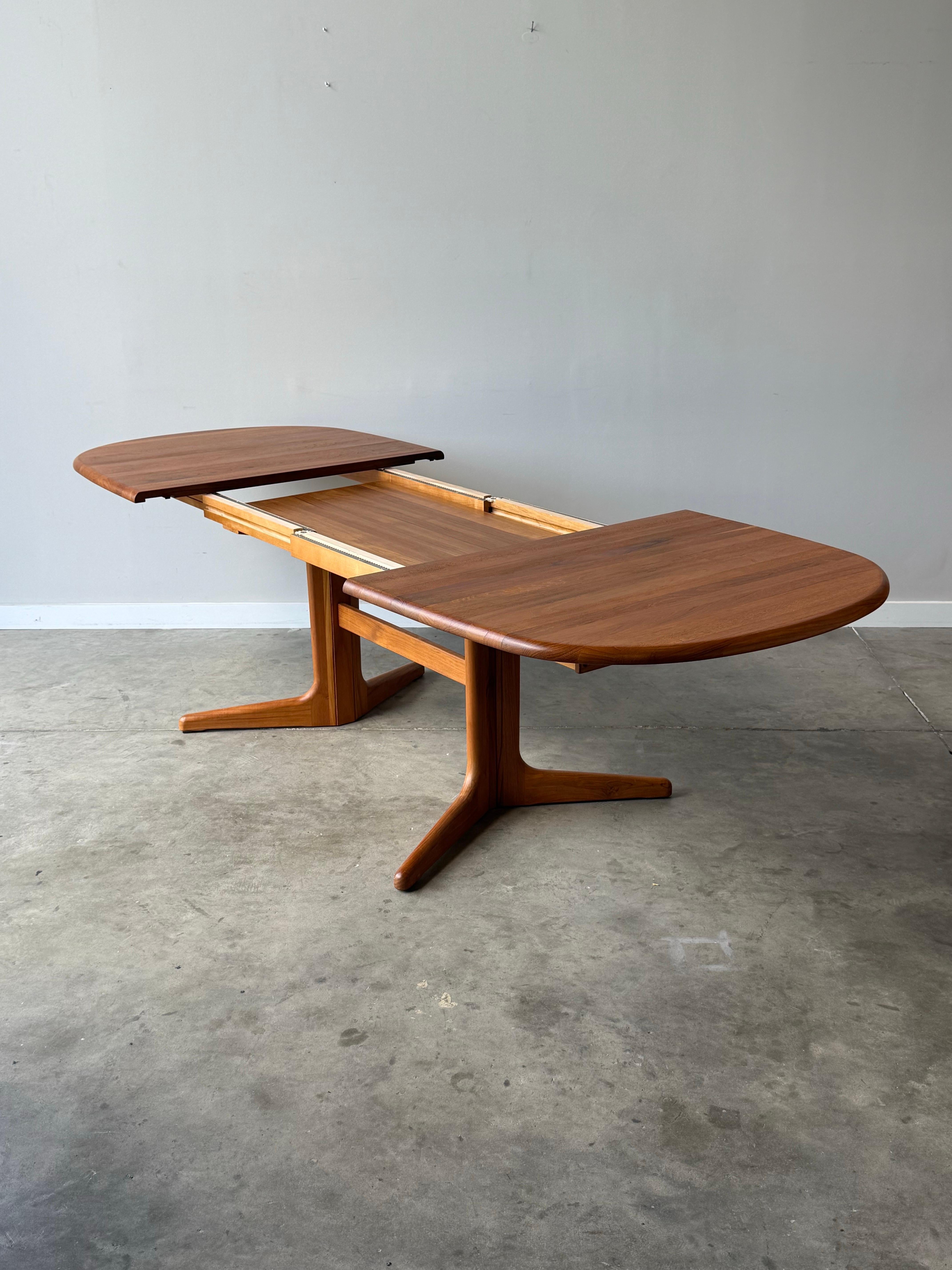 Mid-Century Danish Solid Teak Oval Dining Table For Sale 1