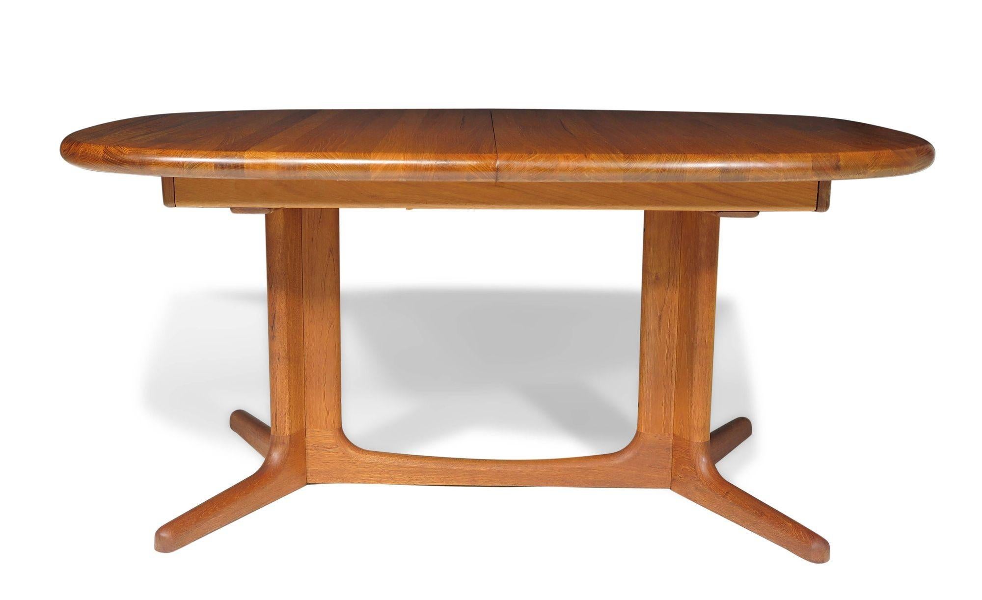 Midcentury oval solid teak dining table crafted of planks of old-growth teak, with two leaves, raised on a pedestal base. Finely restored by our team of in-house craftspeople. Excellent condition with minor signs of age and use.

Measurements W