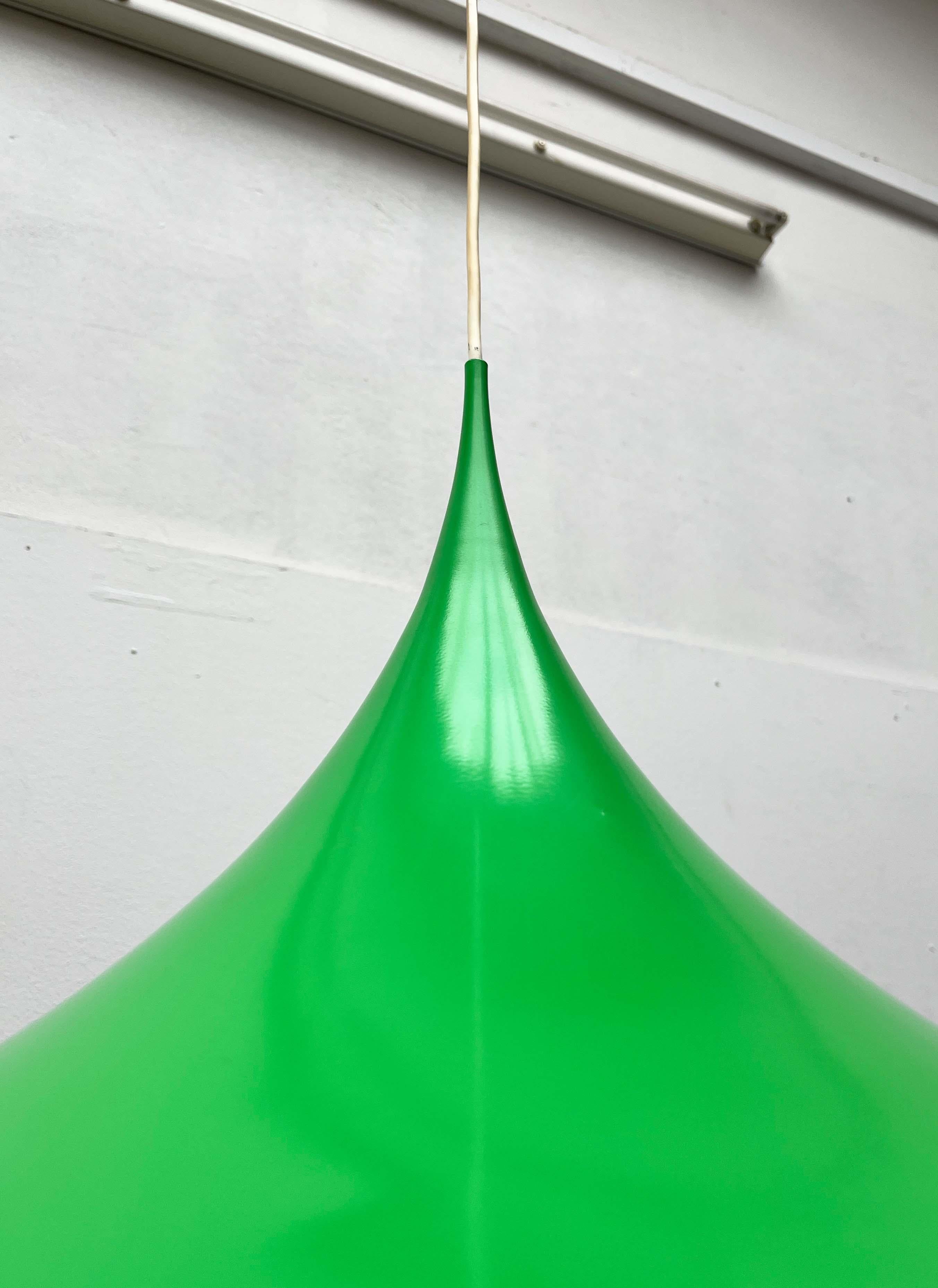 Pendentif semi-tulipe vert du Danemark du milieu du siècle Space par Fog & Mørup, 1960s en vente 4