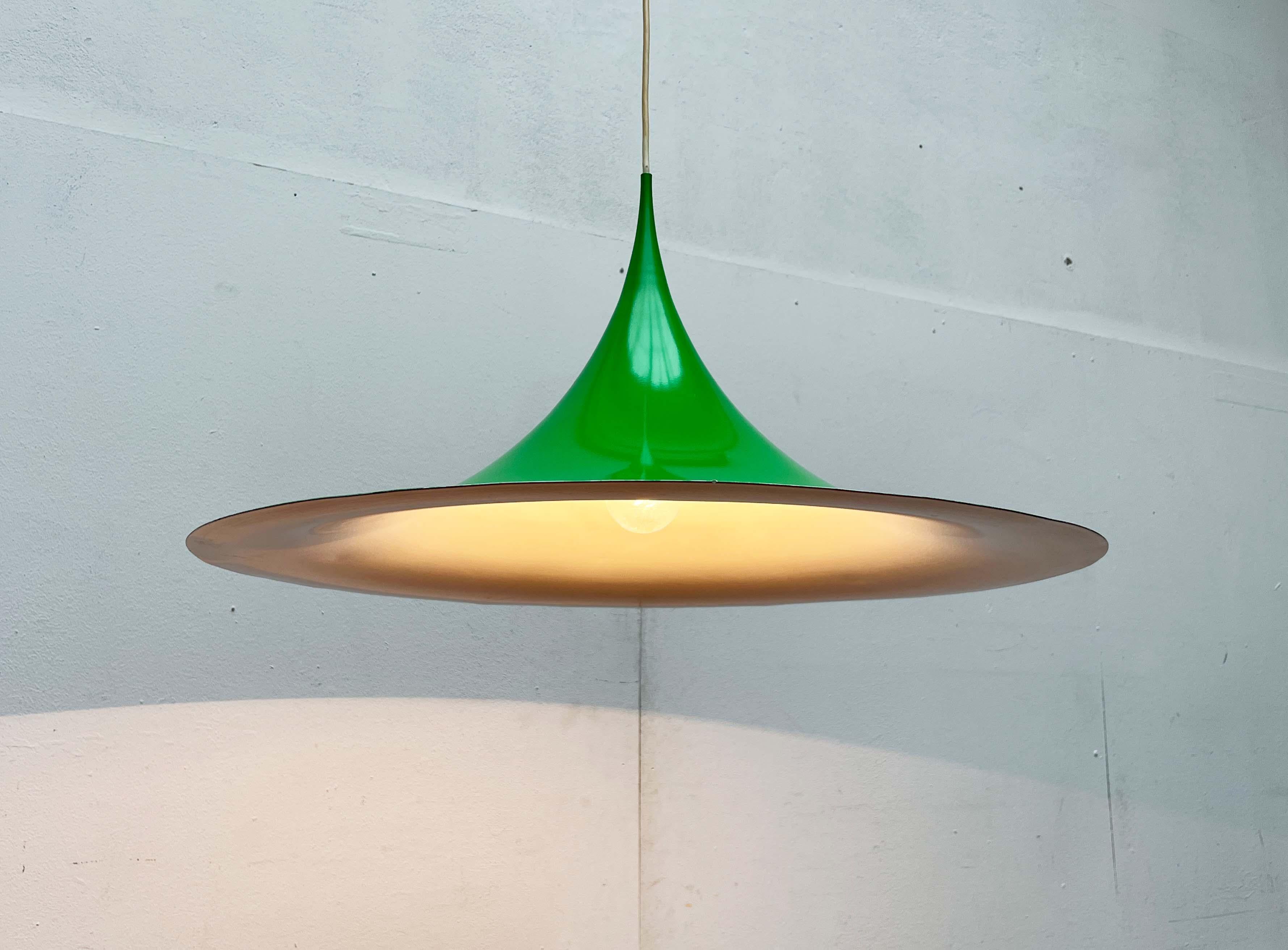 Pendentif semi-tulipe vert du Danemark du milieu du siècle Space par Fog & Mørup, 1960s en vente 5