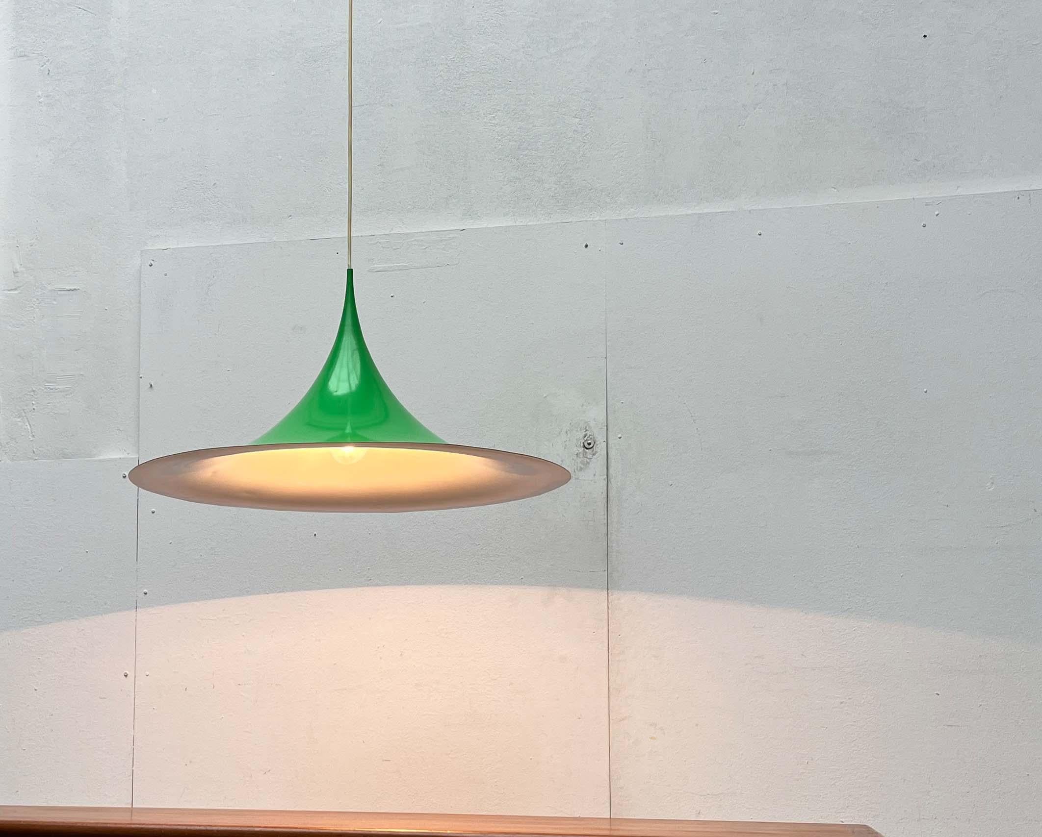 Pendentif semi-tulipe vert du Danemark du milieu du siècle Space par Fog & Mørup, 1960s en vente 10