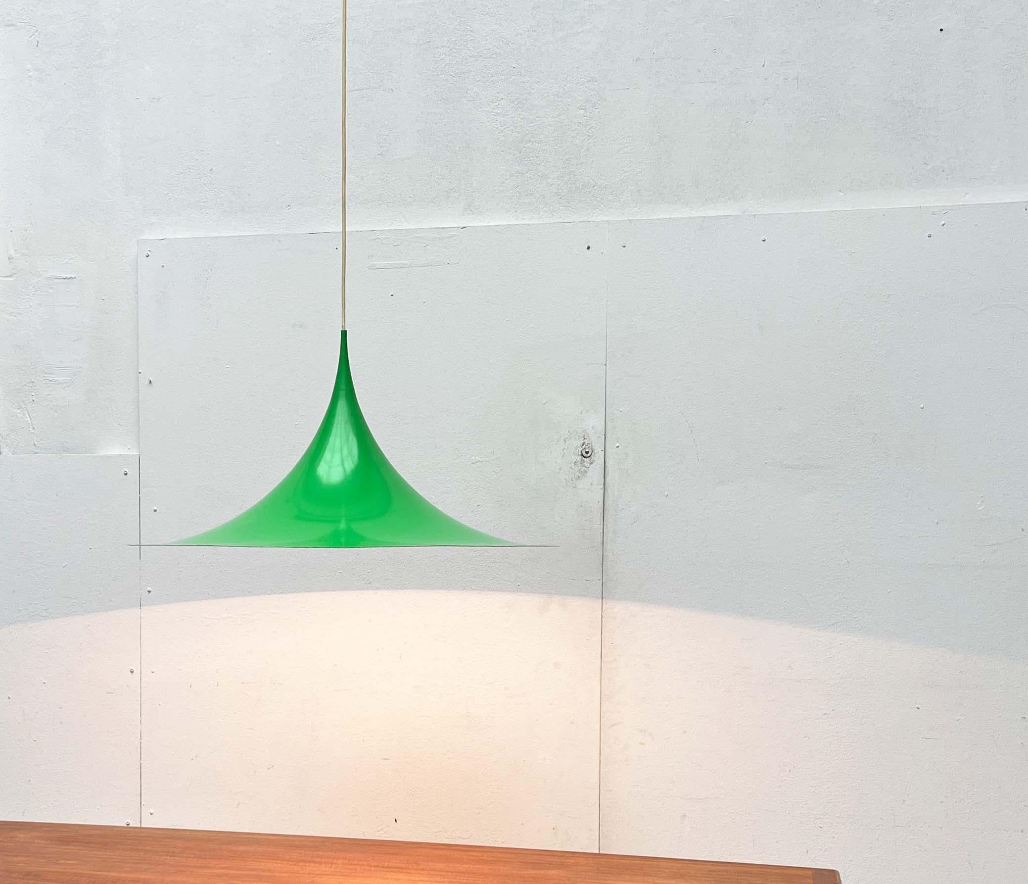 Mid-Century Modern Pendentif semi-tulipe vert du Danemark du milieu du siècle Space par Fog & Mørup, 1960s en vente