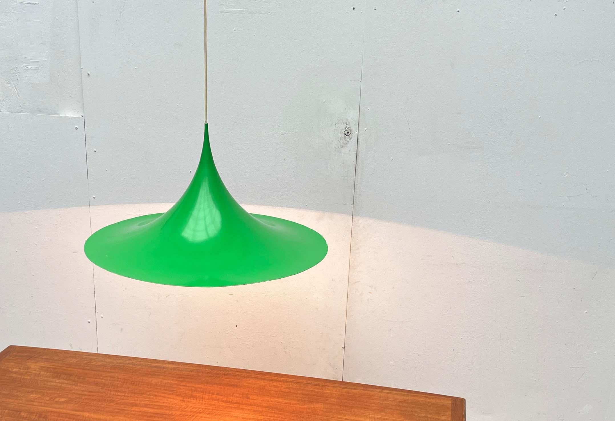 Danois Pendentif semi-tulipe vert du Danemark du milieu du siècle Space par Fog & Mørup, 1960s en vente