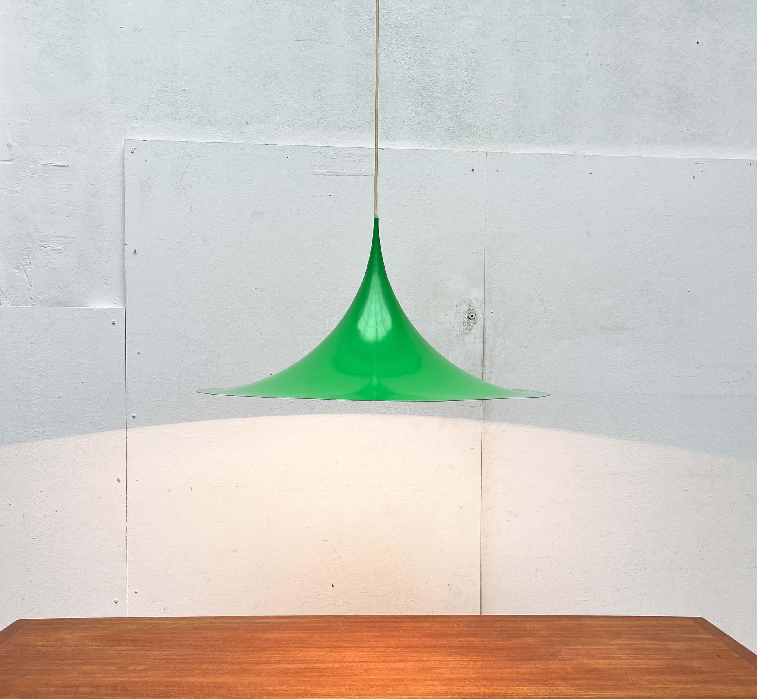 20ième siècle Pendentif semi-tulipe vert du Danemark du milieu du siècle Space par Fog & Mørup, 1960s en vente