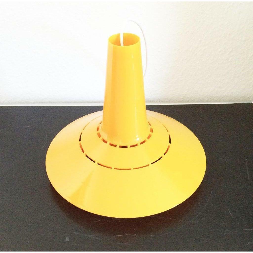 Dänische Space Age Kunststoff-Hängeleuchte aus der Jahrhundertmitte von Bent Karlby, 1960er Jahre im Angebot 3
