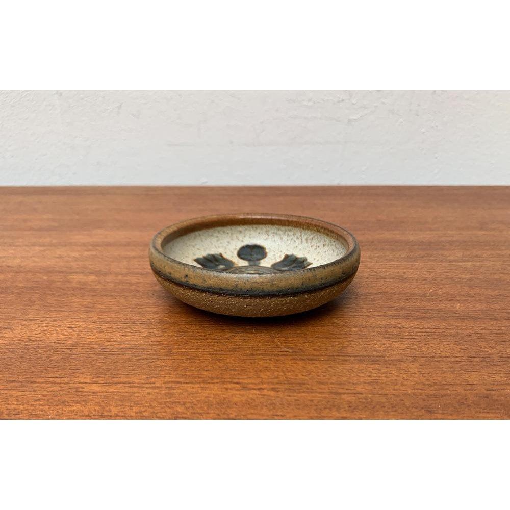 Dänische Steingutschale aus der Jahrhundertmitte von Søholm, 1960er Jahre (Moderne der Mitte des Jahrhunderts) im Angebot