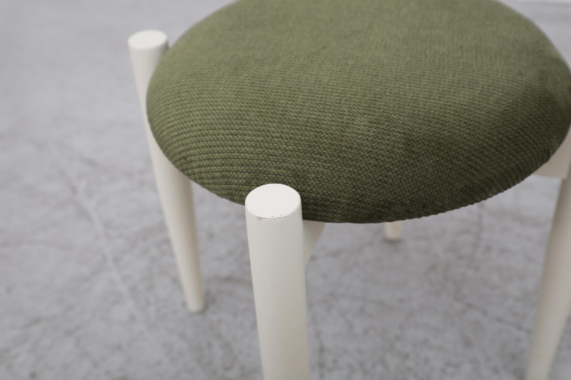 Mid-Century Danish Stool with Green Upholstered Seat and White Lacquered Frame For Sale 1