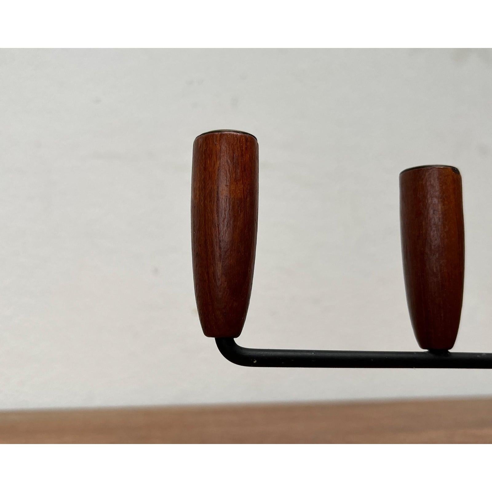Portacandele in teak in stile stringa danese del metà secolo 1960 in vendita 3