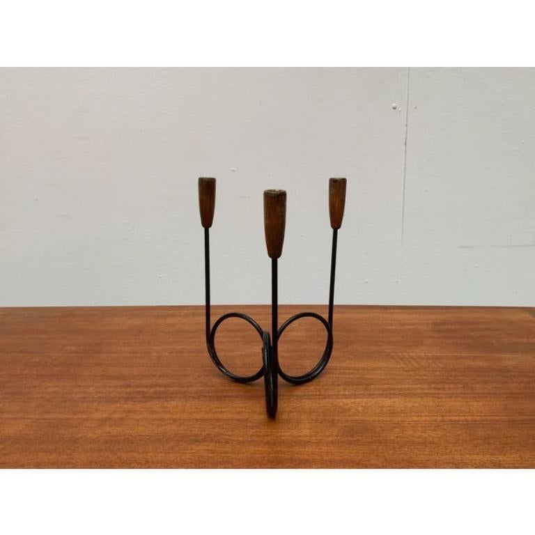Portacandele in teak in stile stringa danese di metà secolo, anni '60, in ottime condizioni. Progettato dal 1960 al 1969.

Informazioni aggiuntive:
Materiali: Metallo, Wood
Stile: Medioevo Moderno
Paese di origine: Danimarca
Colore: nero
Tipo di