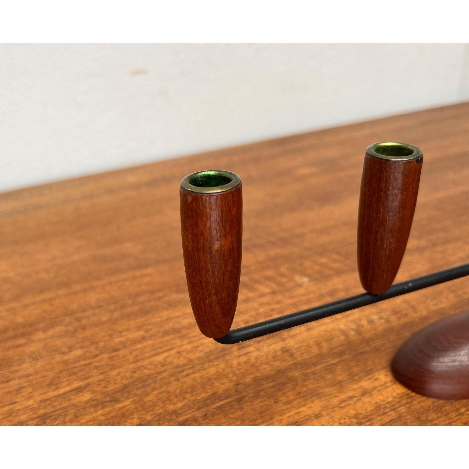 Mid-Century moderno Portacandele in teak in stile stringa danese del metà secolo 1960 in vendita