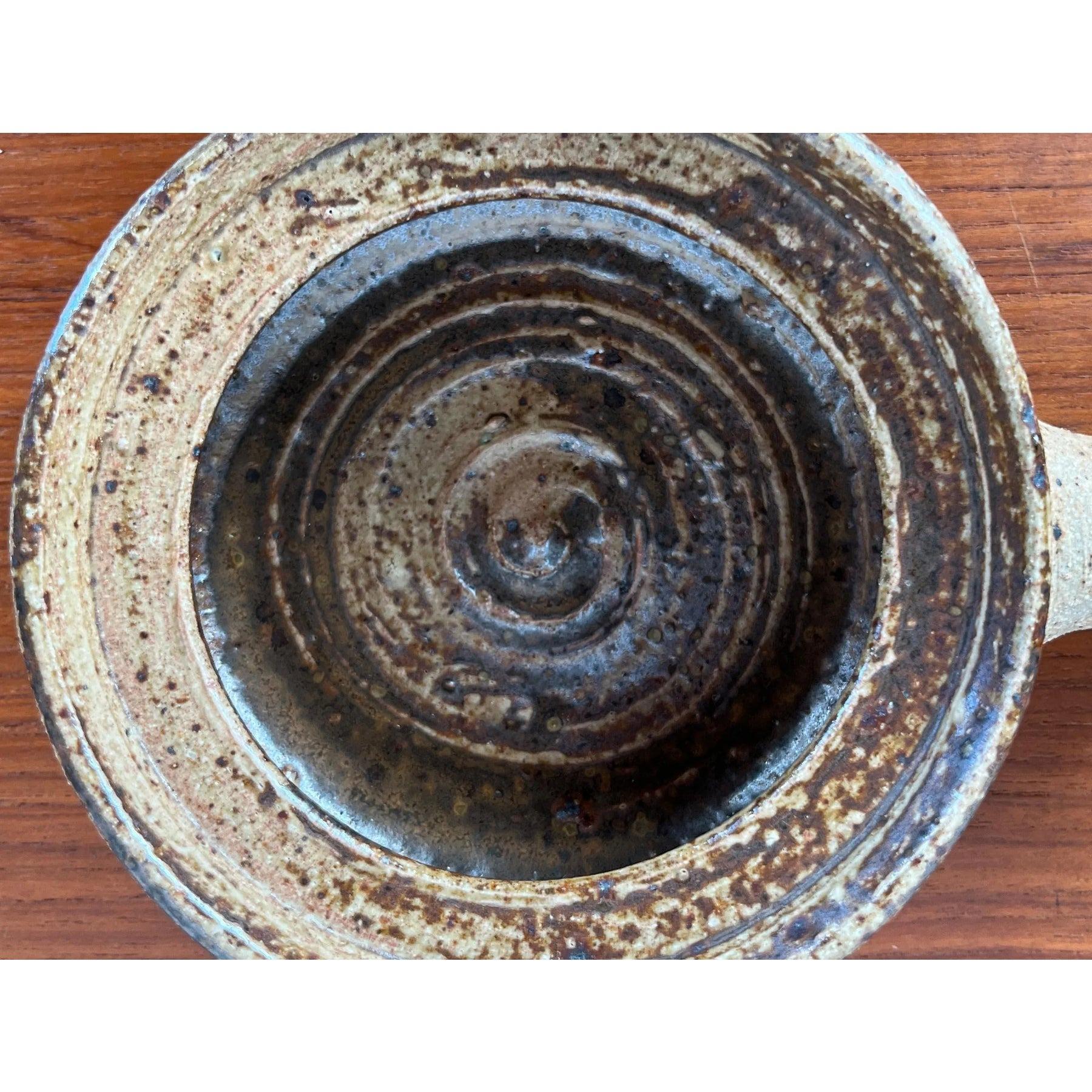 Ciotola in Studio Pottery danese del 1960 di Tue Poulsen per Tue Keramik, metà del secolo. in vendita 3