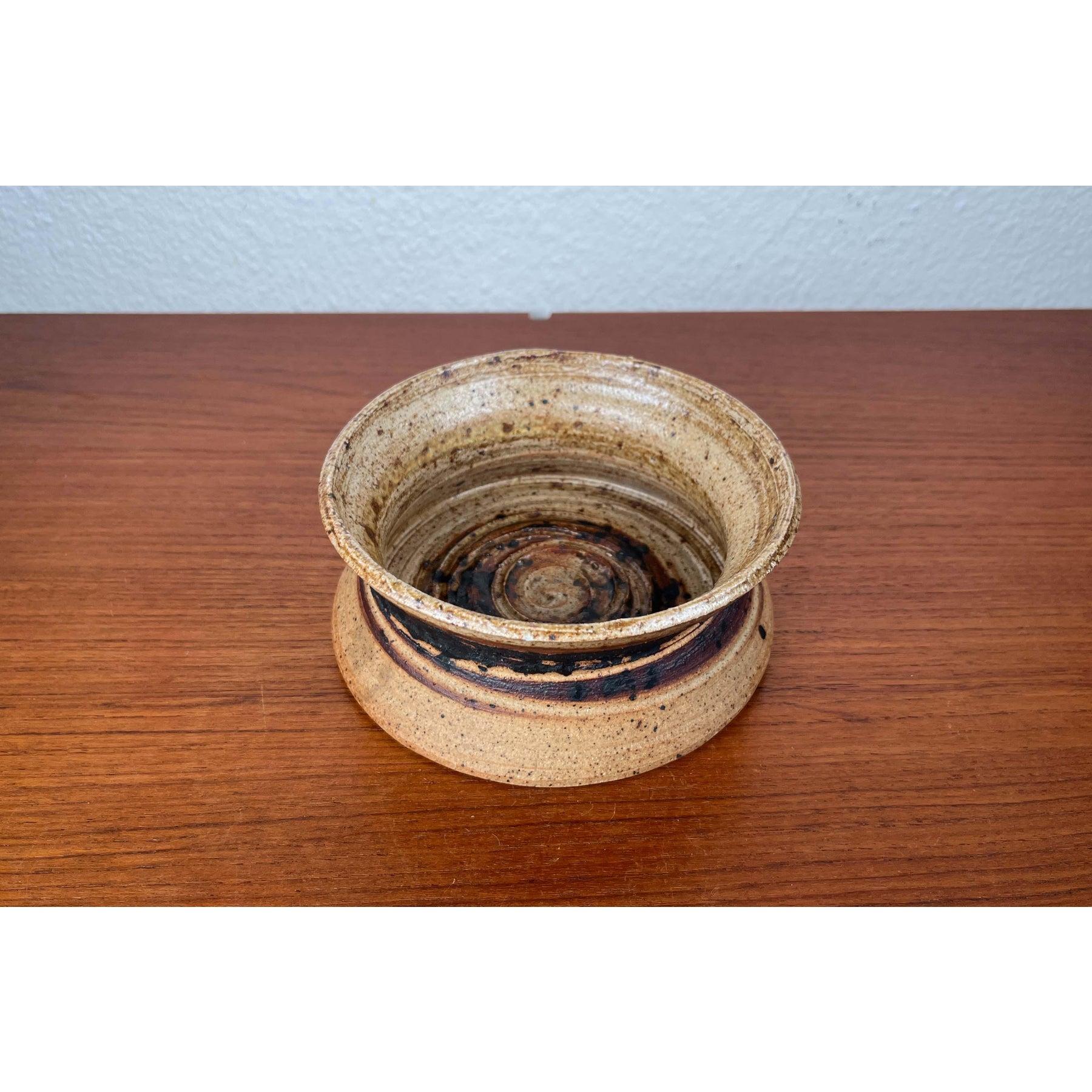 Cuenco danés de mediados de siglo de Studio Pottery de Tue Poulsen para Tue Keramik, años 60 Moderno de mediados de siglo en venta