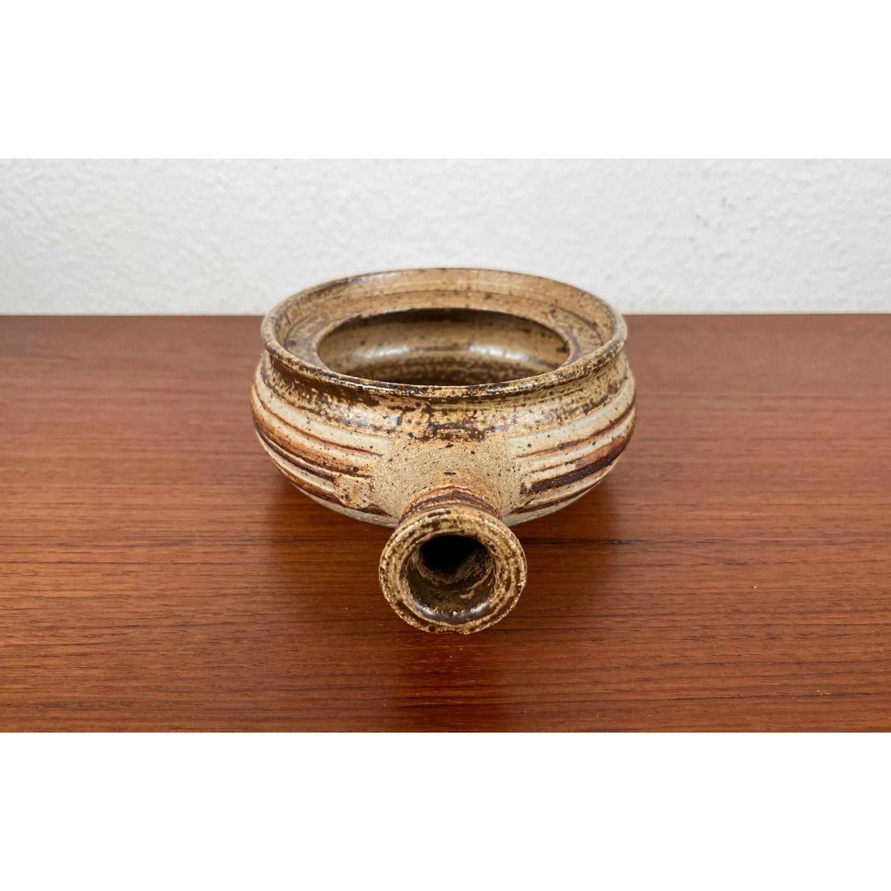 Ciotola in Studio Pottery danese del 1960 di Tue Poulsen per Tue Keramik, metà del secolo. In condizioni ottime in vendita a Hamburg, DE