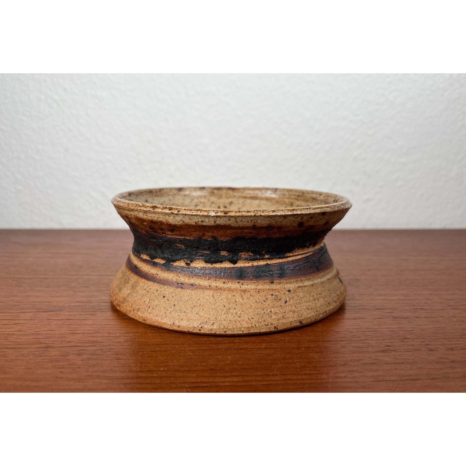Cuenco danés de mediados de siglo de Studio Pottery de Tue Poulsen para Tue Keramik, años 60 Loza de barro en venta
