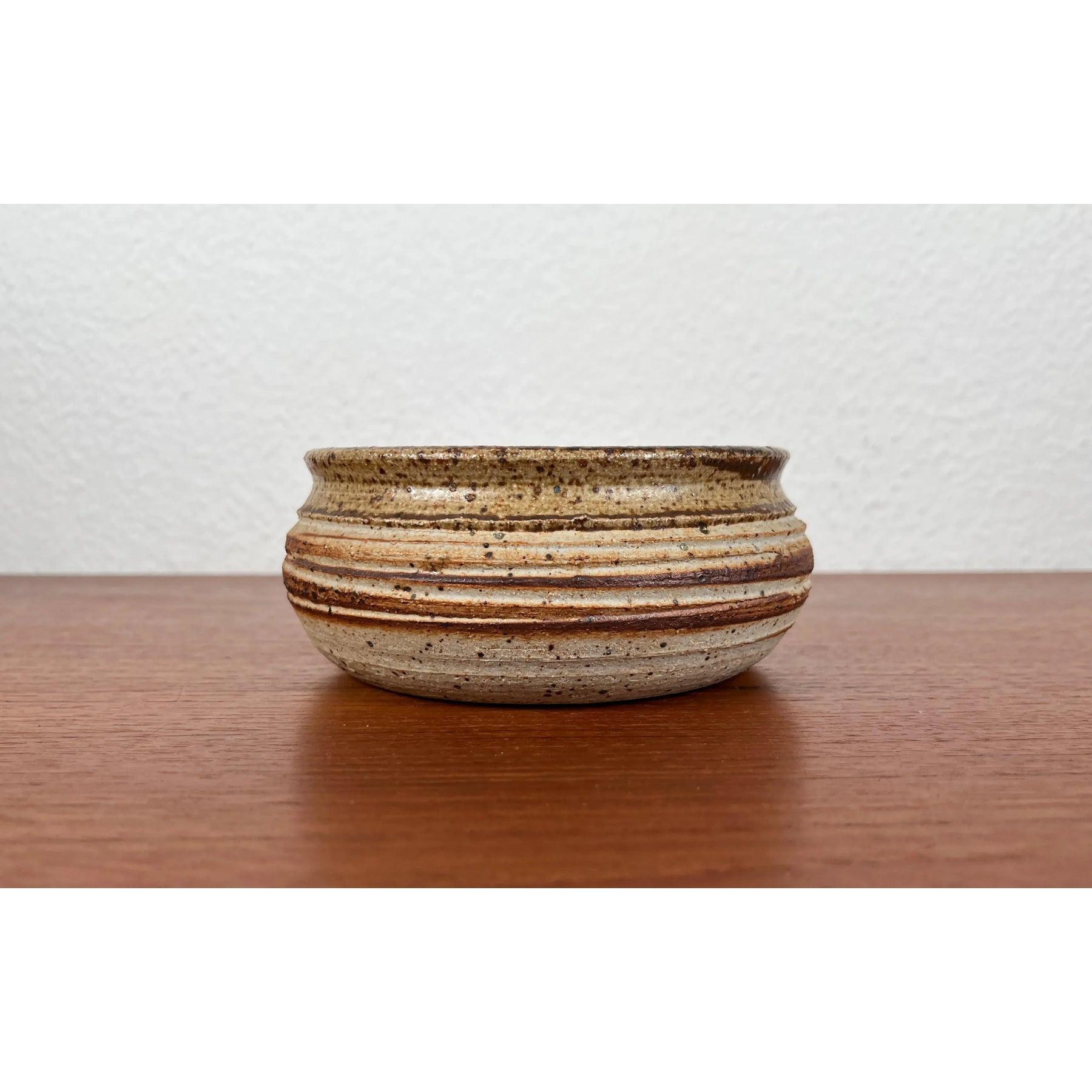 Ciotola in Studio Pottery danese del 1960 di Tue Poulsen per Tue Keramik, metà del secolo. in vendita 1